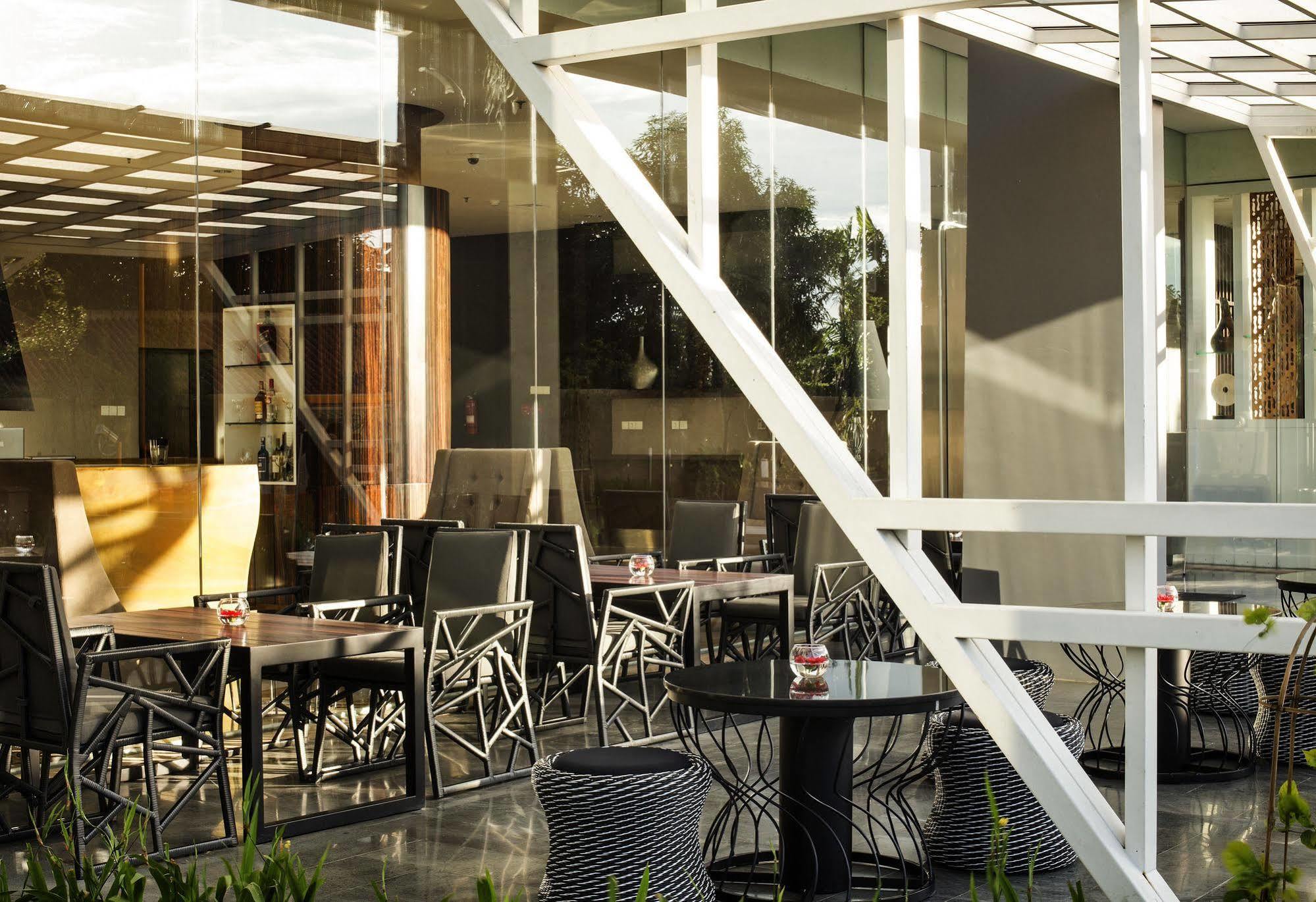 Hotel Aston Bellevue Radio Dalam Jakarta