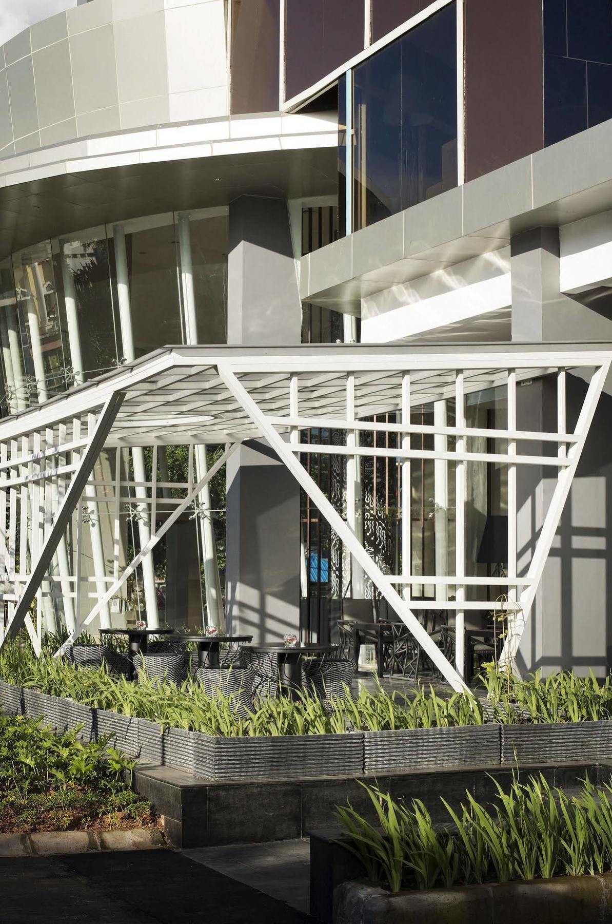 Aston Bellevue Radio Dalam Hotel 4*