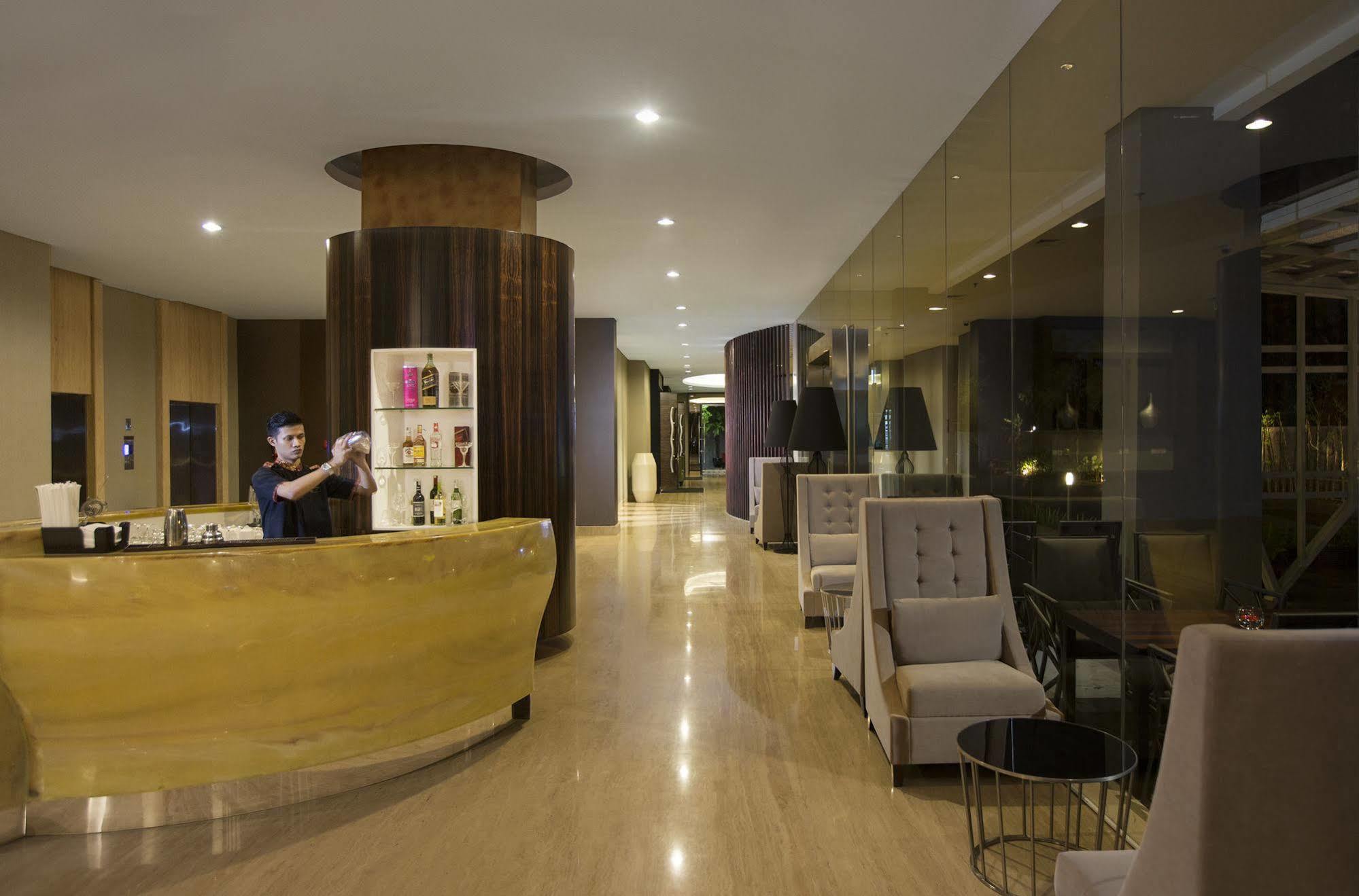 Aston Bellevue Radio Dalam Hotel 4*