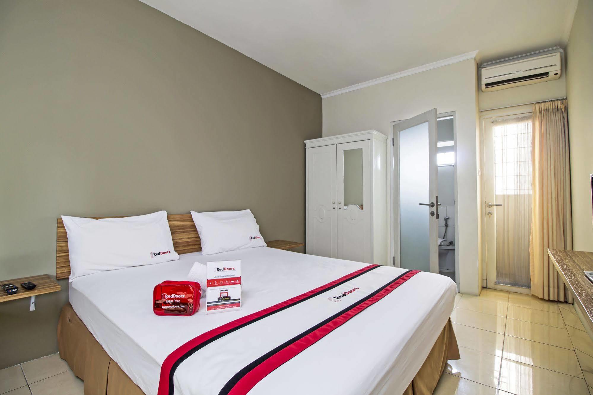 Reddoorz @ Mampang Prapatan Hotel