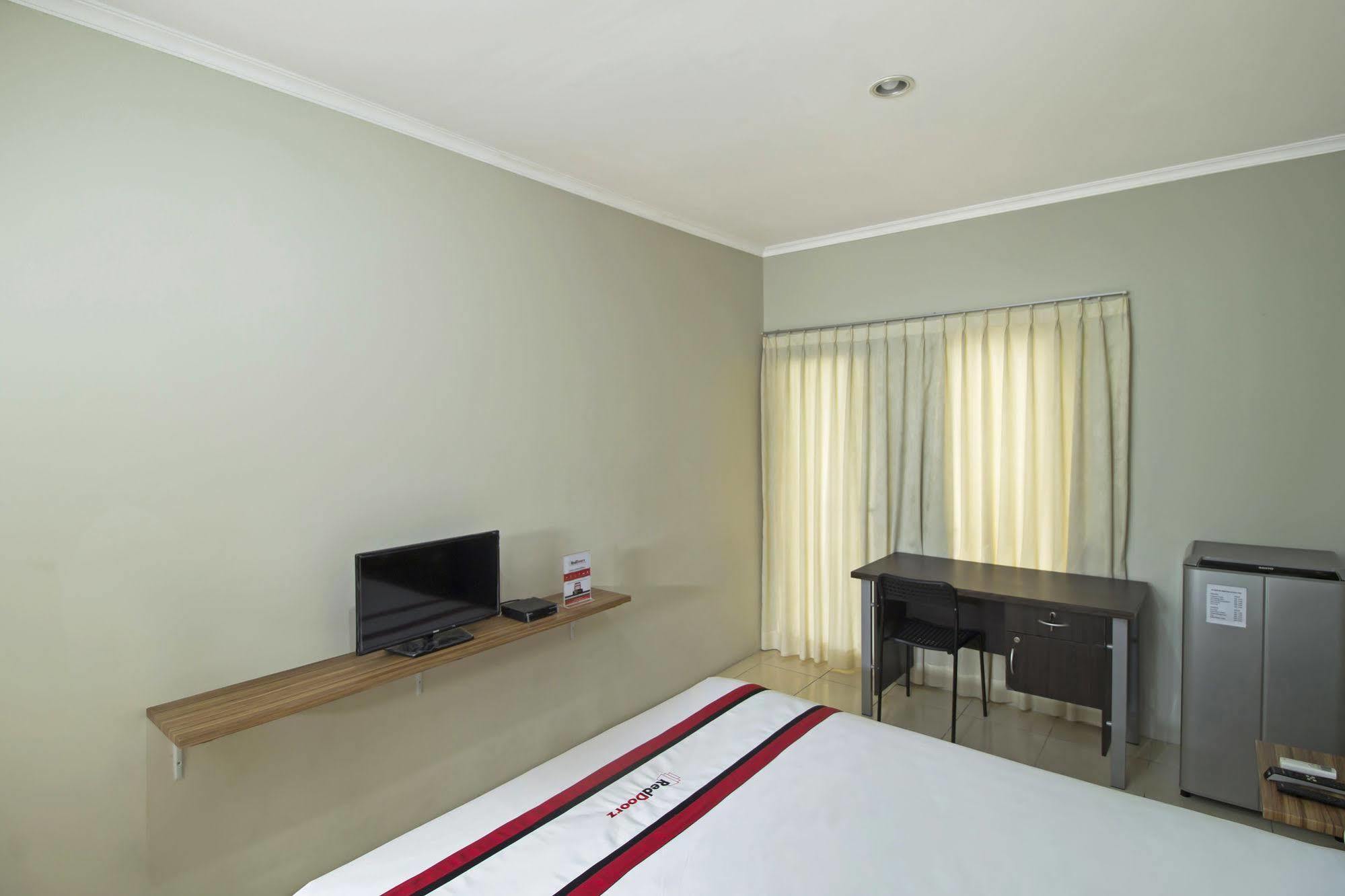 Hotel Reddoorz @ Mampang Prapatan