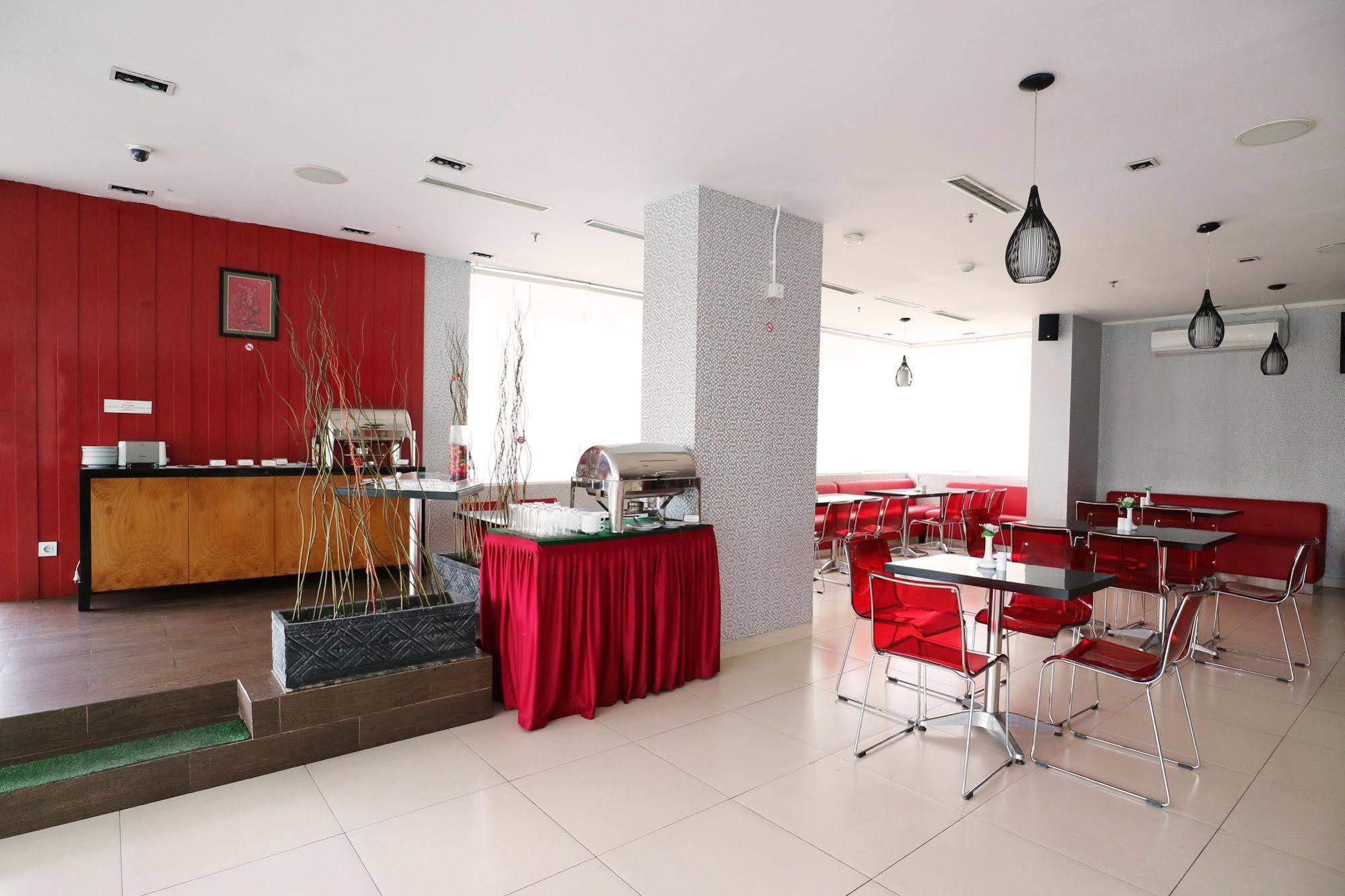 Redstar Hotel 3*