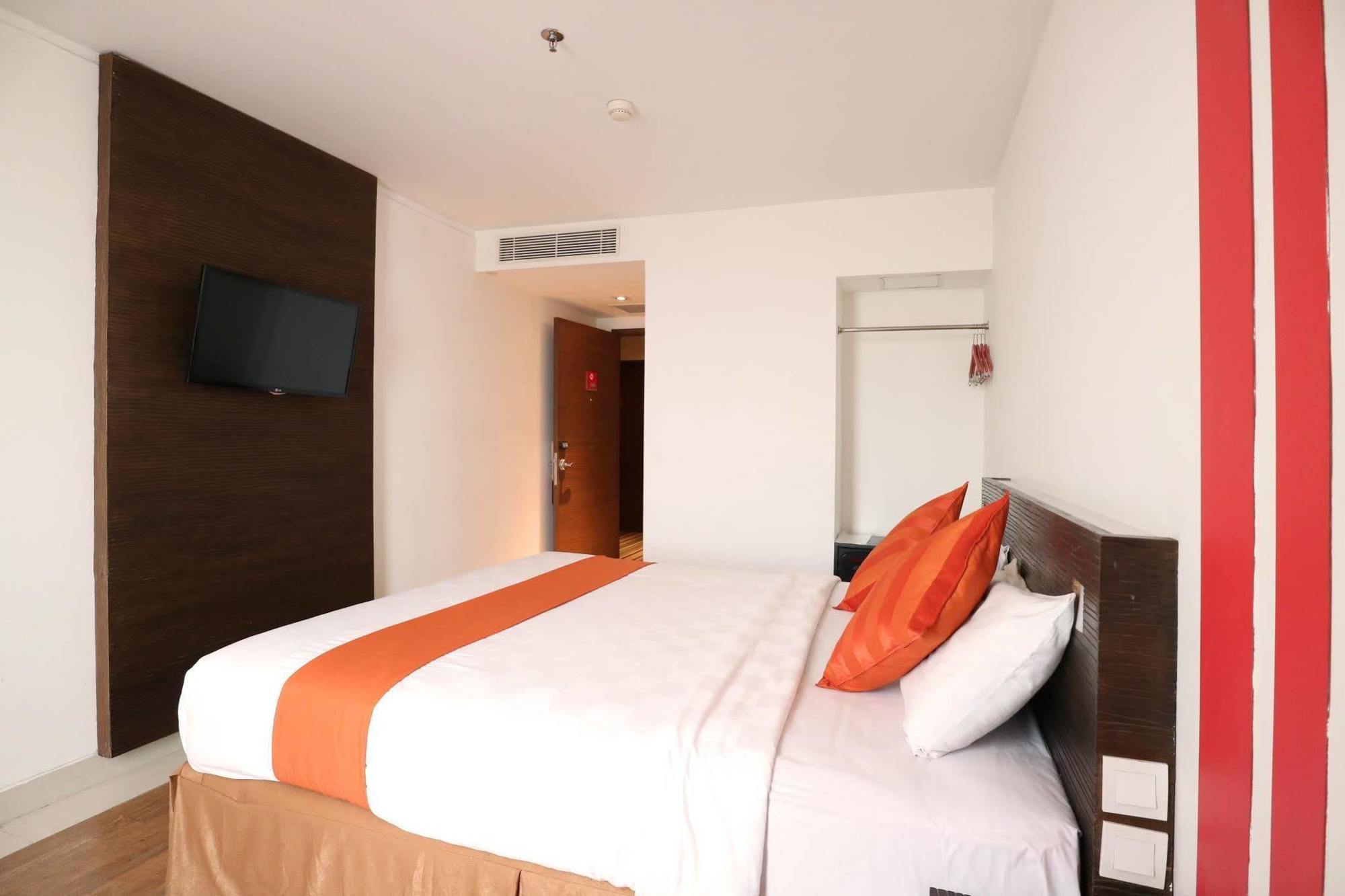 Redstar Khách sạn 3*