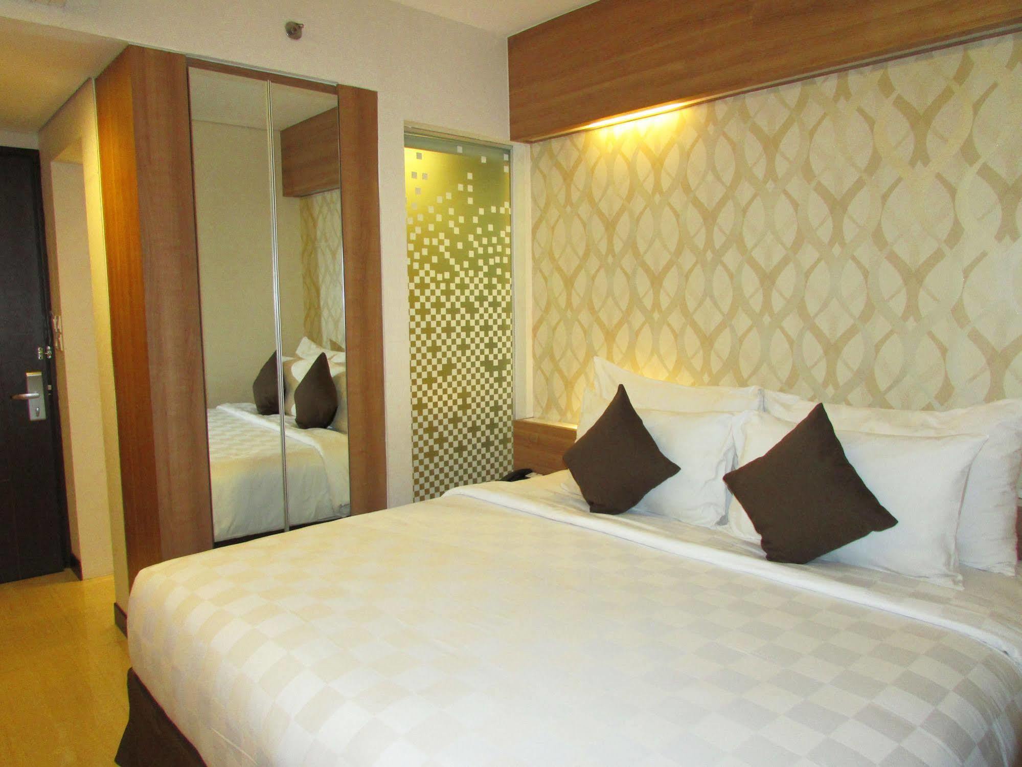 Gp Mega Kuningan Hotel 3*