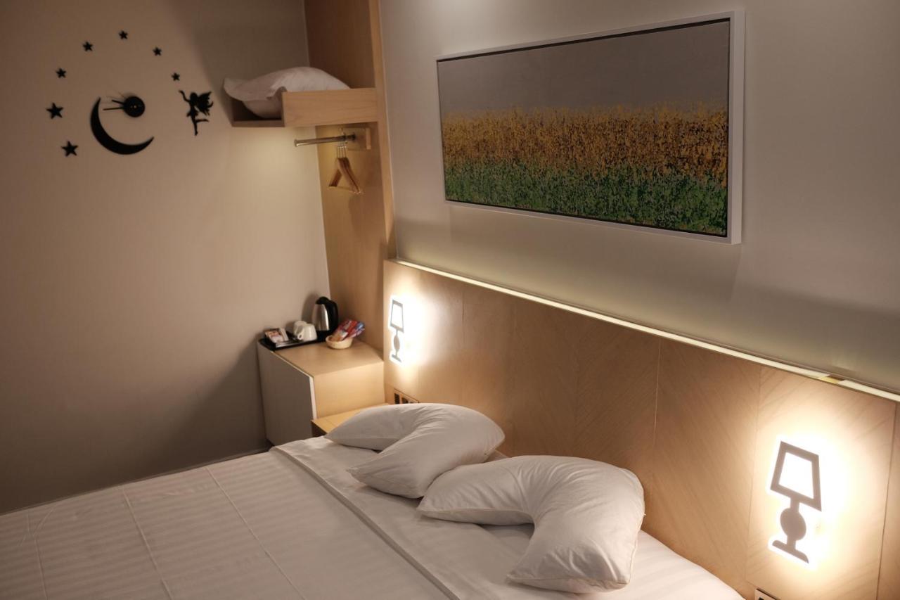 Hotel Verse Luxe Wahid Hasyim