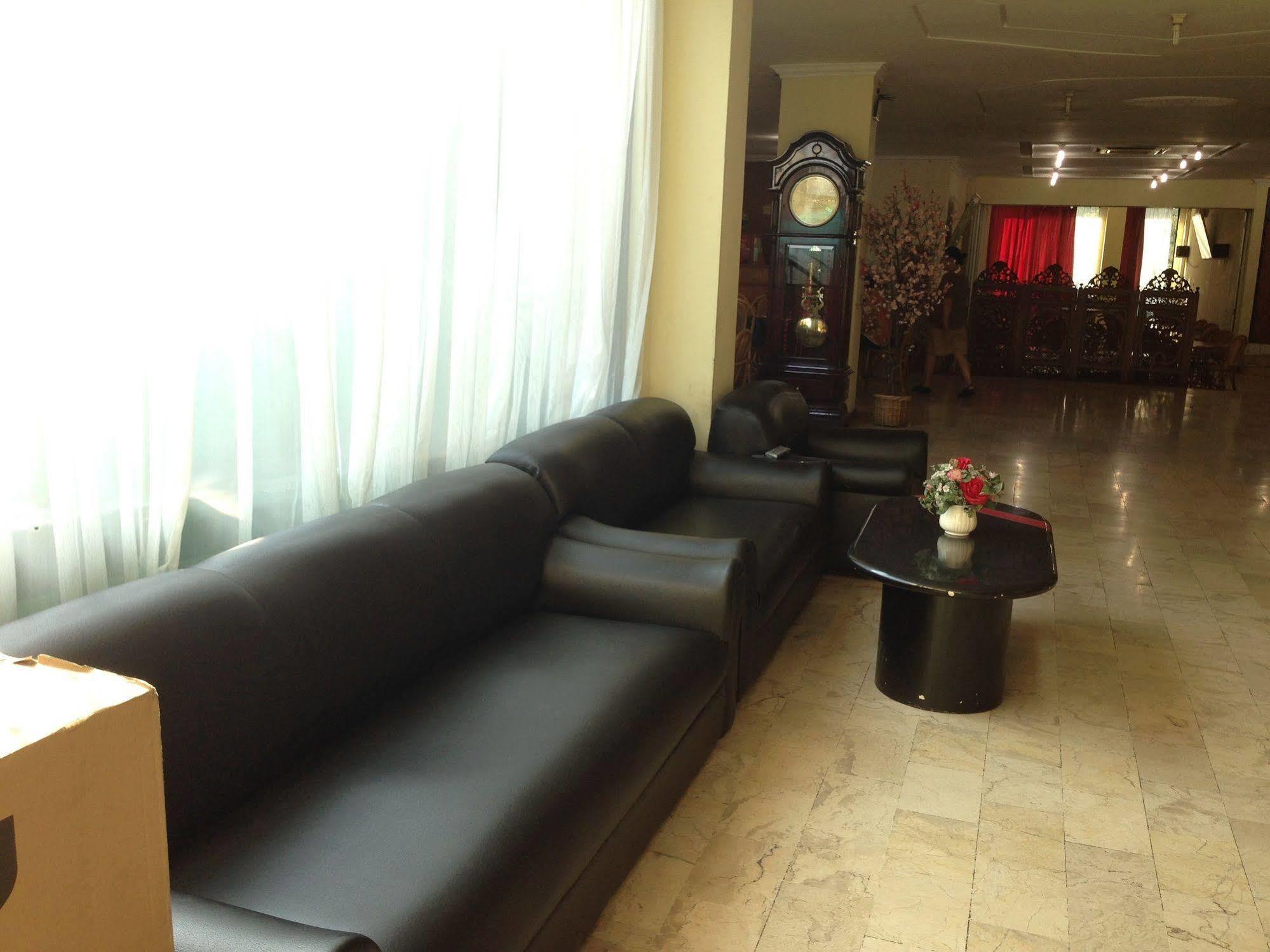 Hotel Lautze Indah