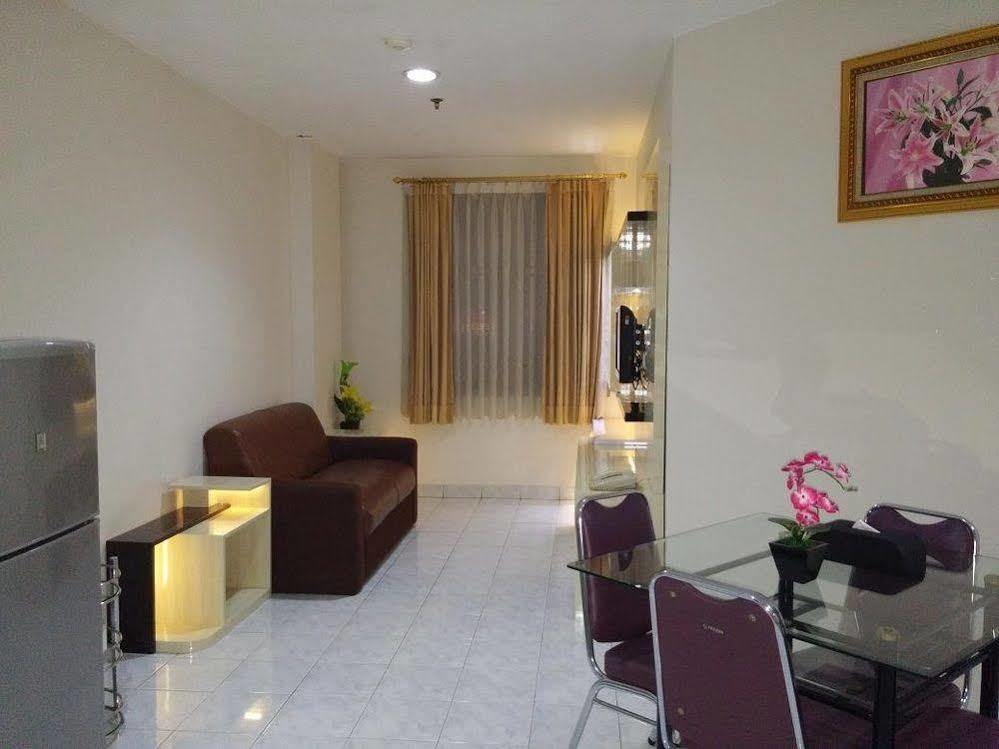 Golden Sky Condotel 3* Jakarta