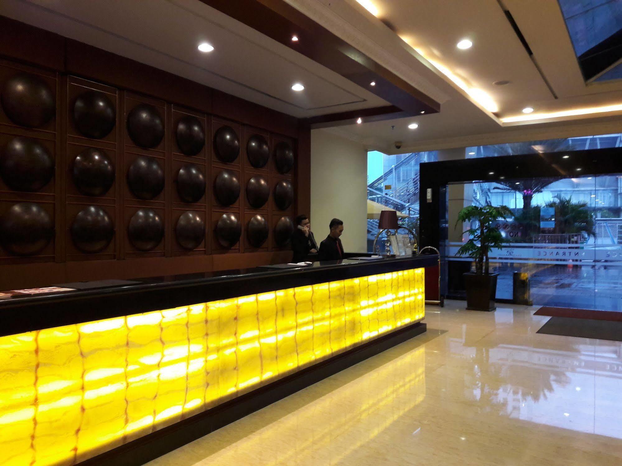 Grand Paragon