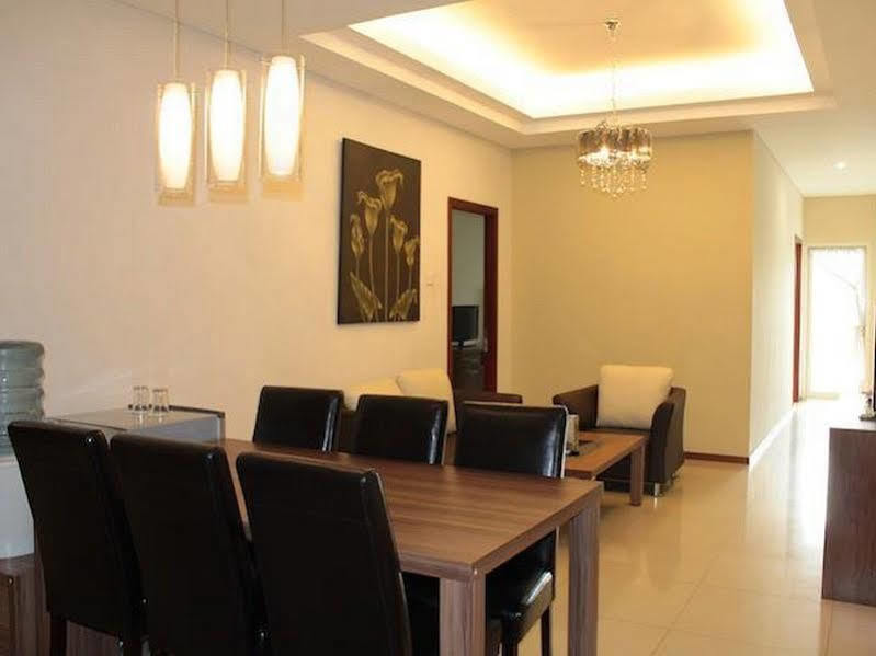 Capital O 1748 Thamrin Condotel Hotel