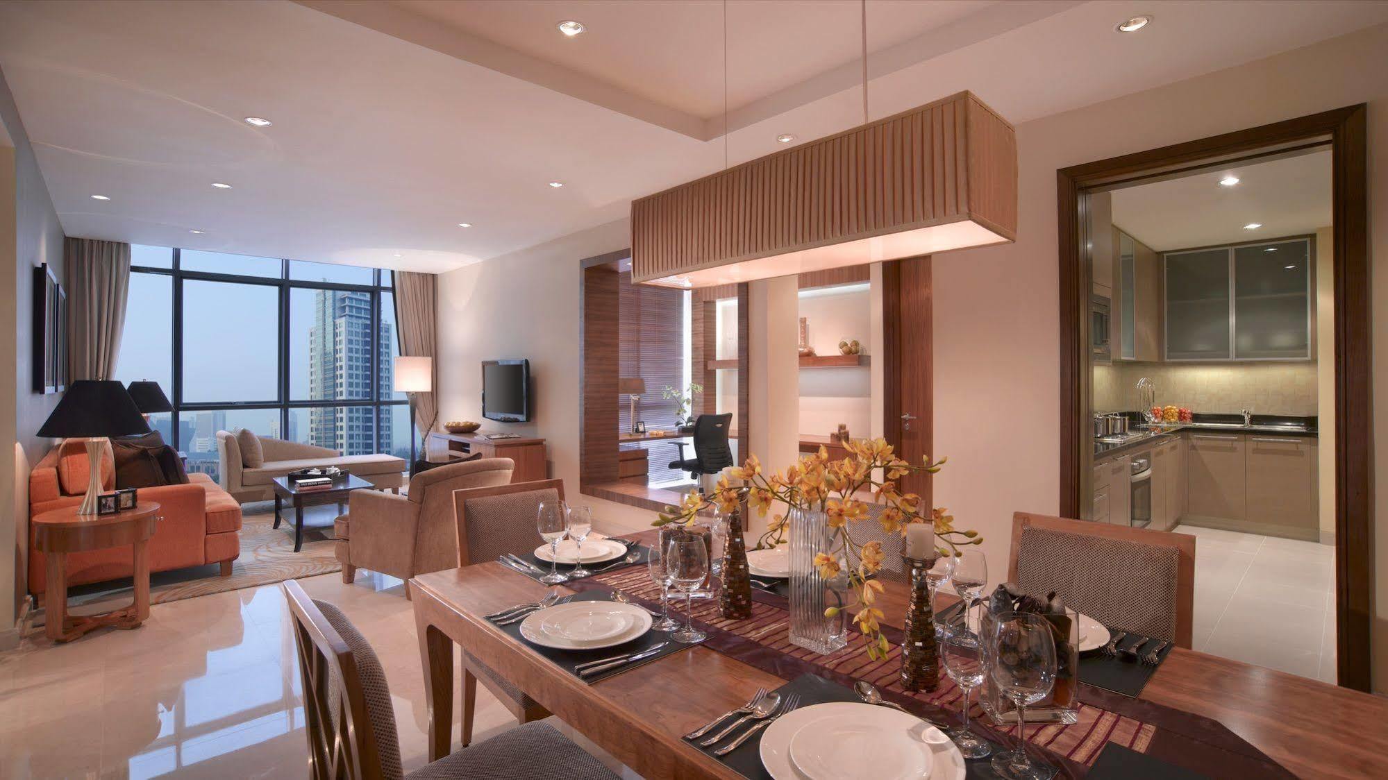 Oakwood Premier Cozmo Aparthotel 5*