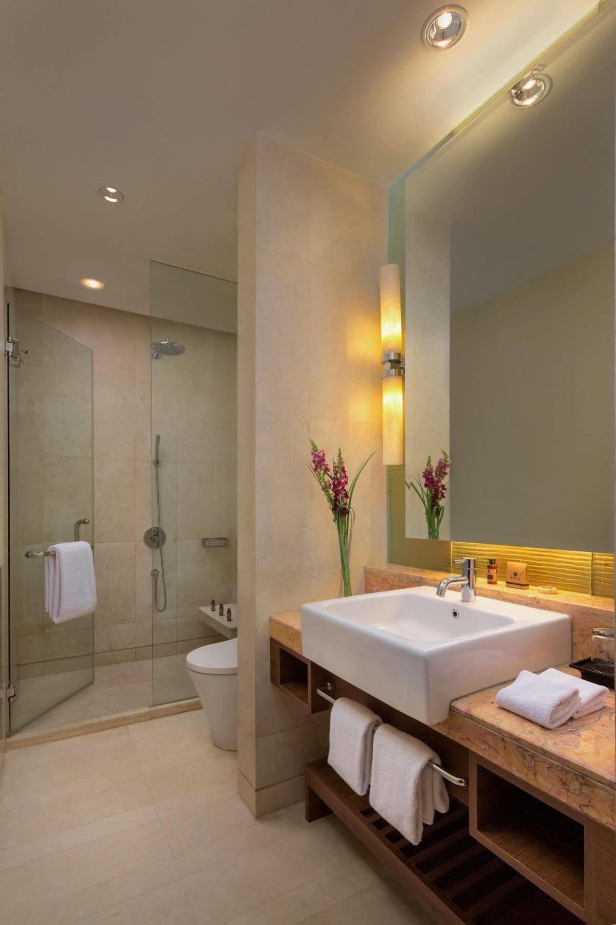 Oakwood Premier Cozmo 5* Jakarta