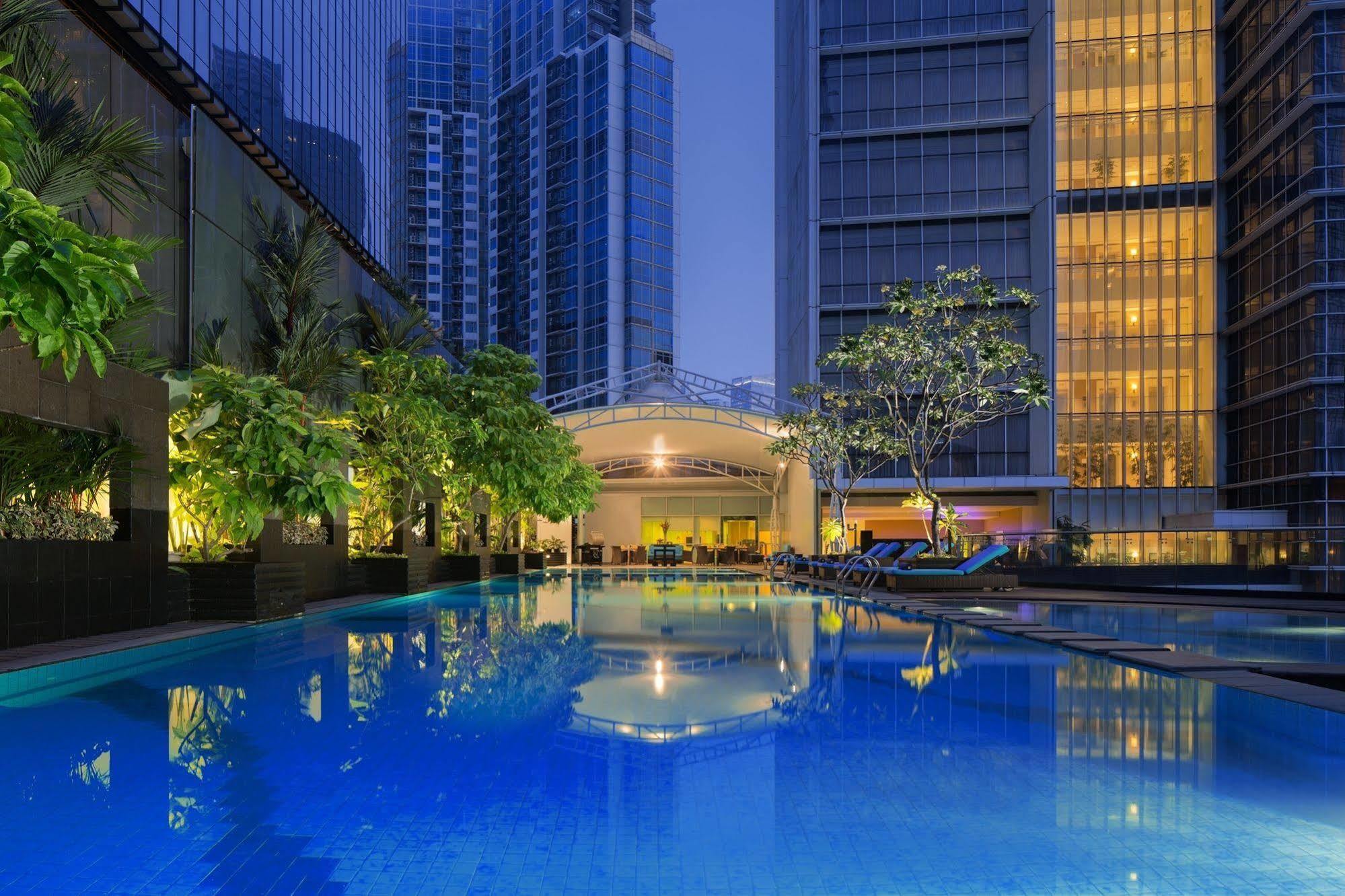 Oakwood Premier Cozmo Aparthotel 5*