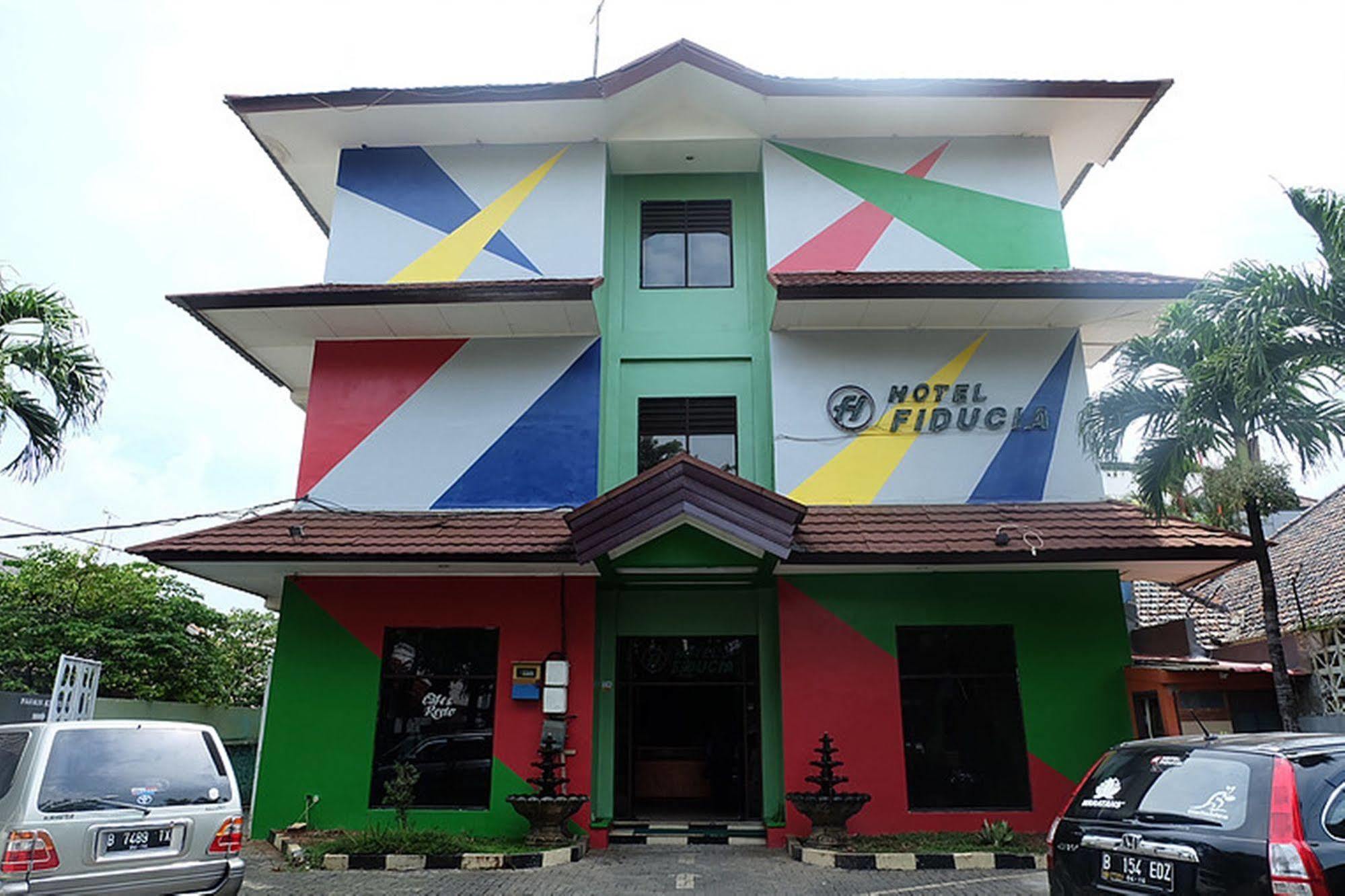 Super Oyo Collection O 92130 Fiducia Kaji Hotel