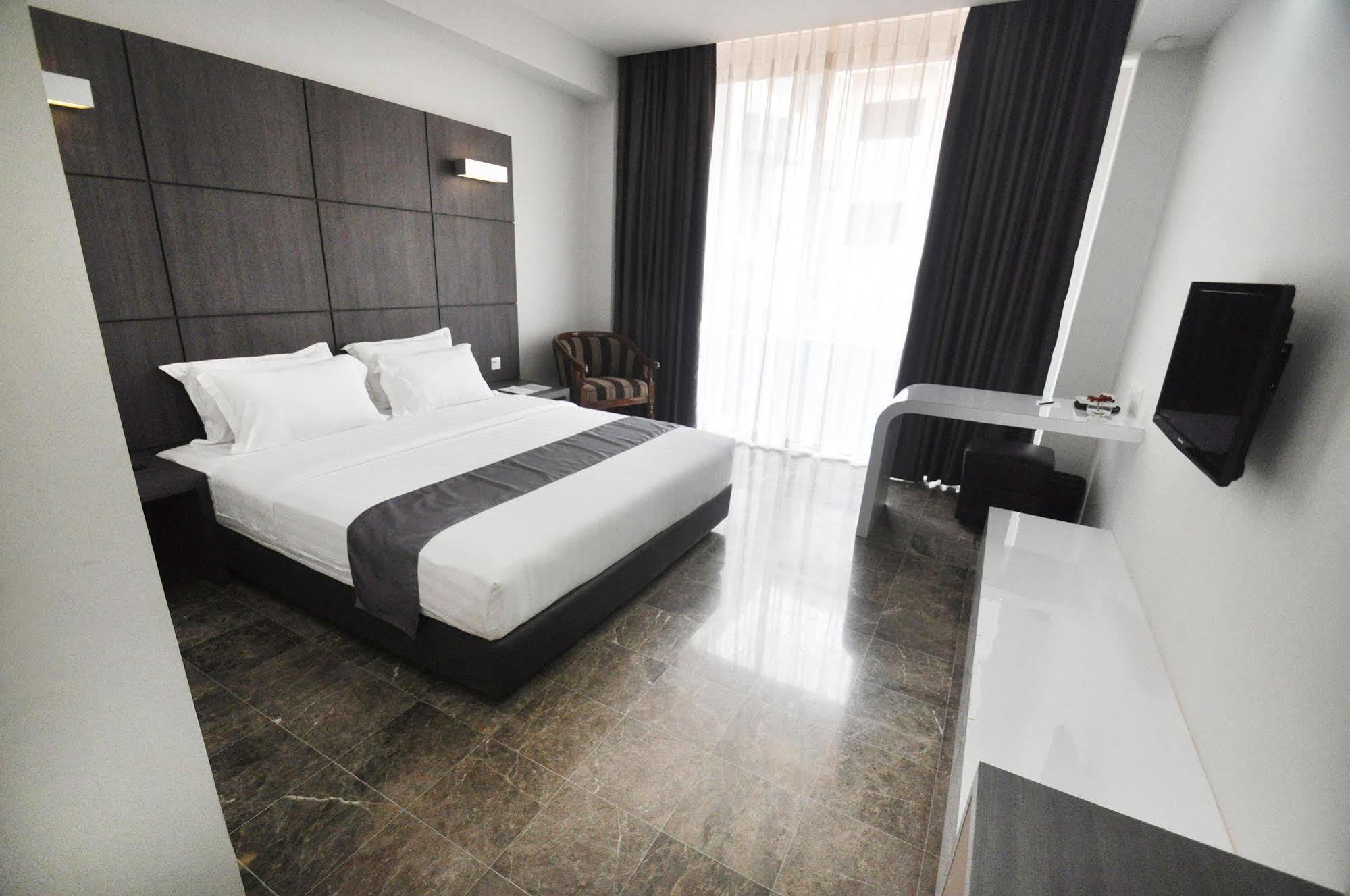 Dreamtel 3*
