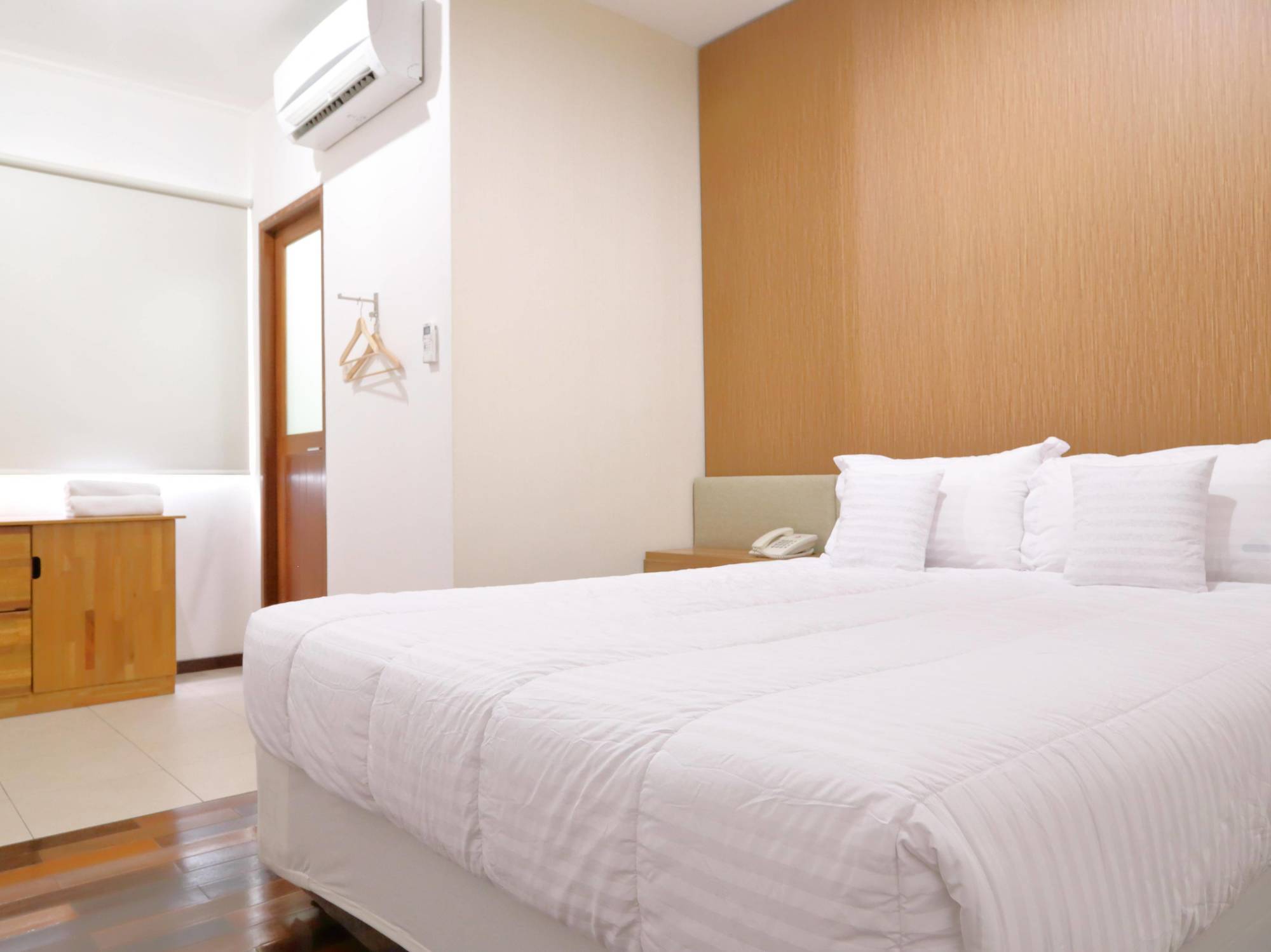 Newton * Jakarta