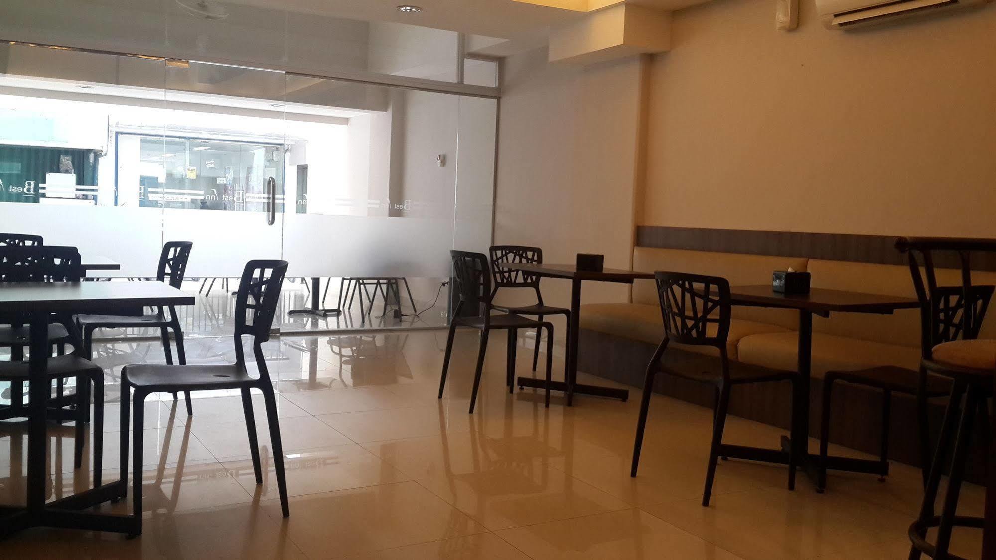 Khách sạn Best Inn Hotel Jakarta 2*