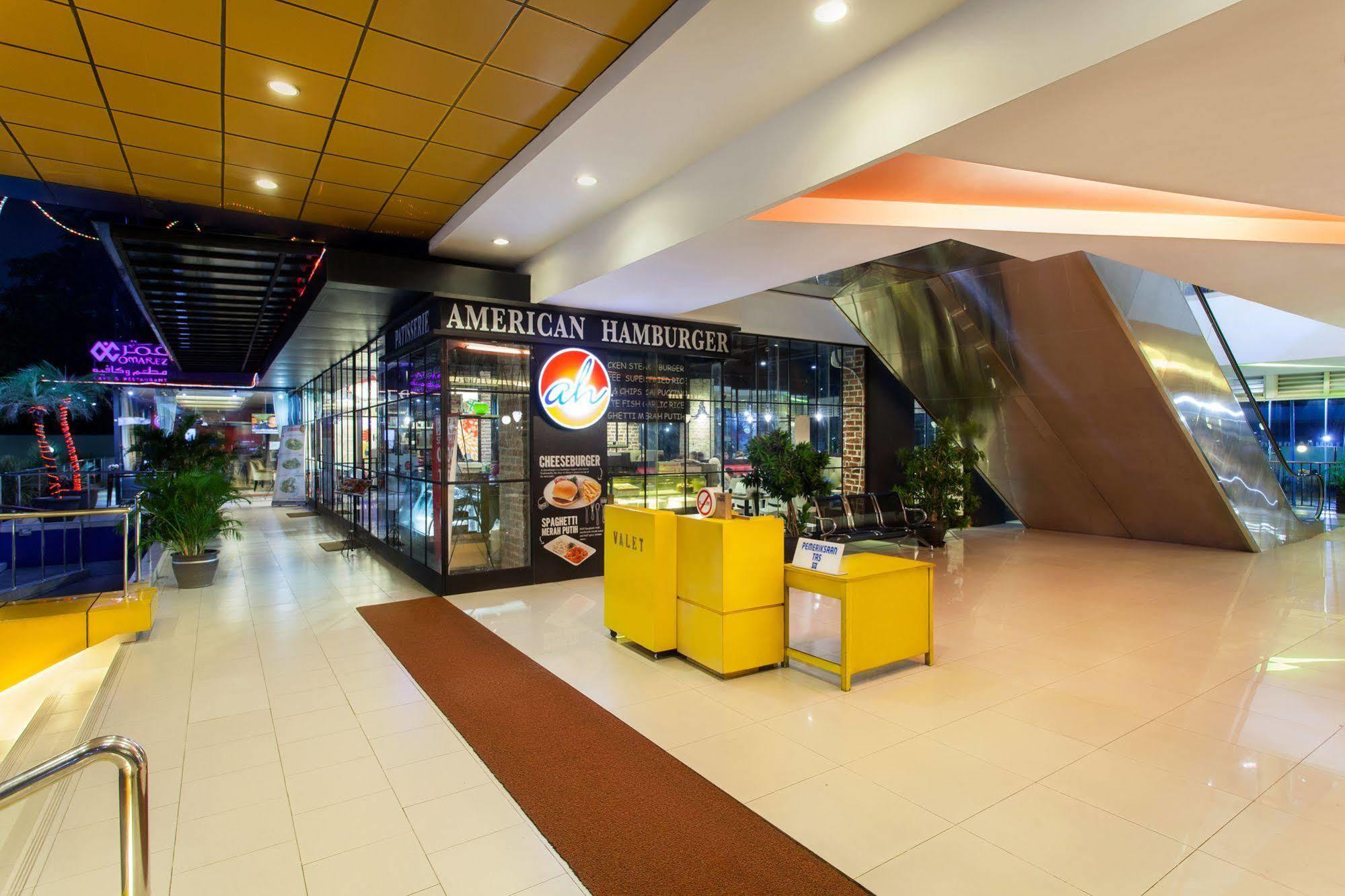 Ibis Budget Cikini Hotel 2*