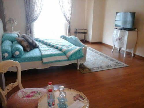 Elliottii Indah Guest house Jakarta