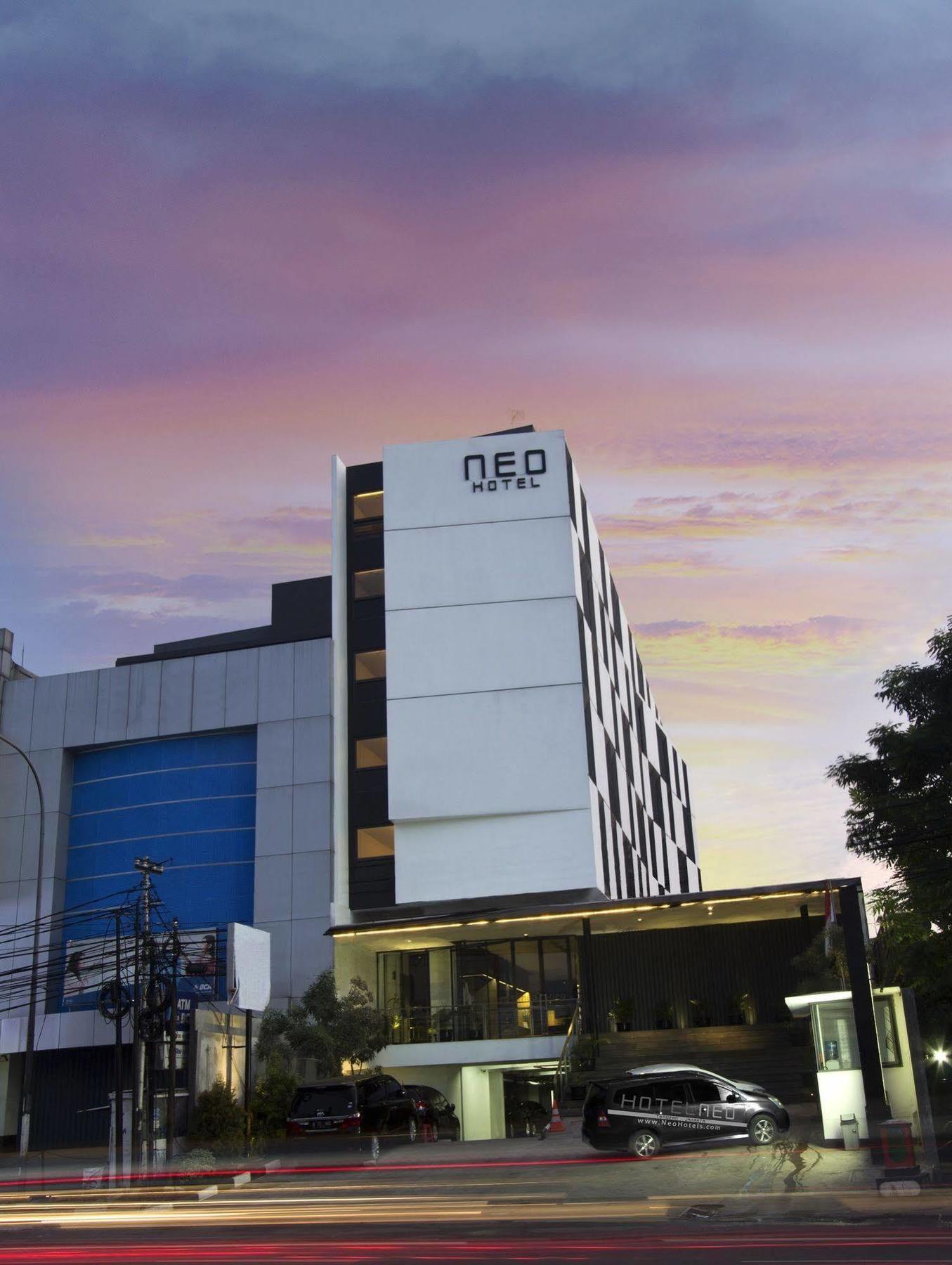Hotel Neo Tendean By Aston