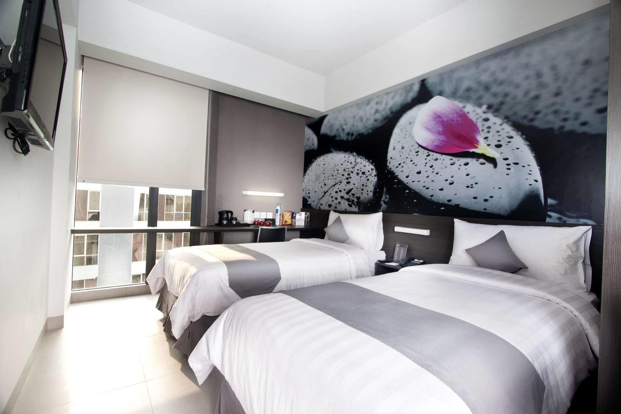 Neo Tendean By Aston Hotel 3*