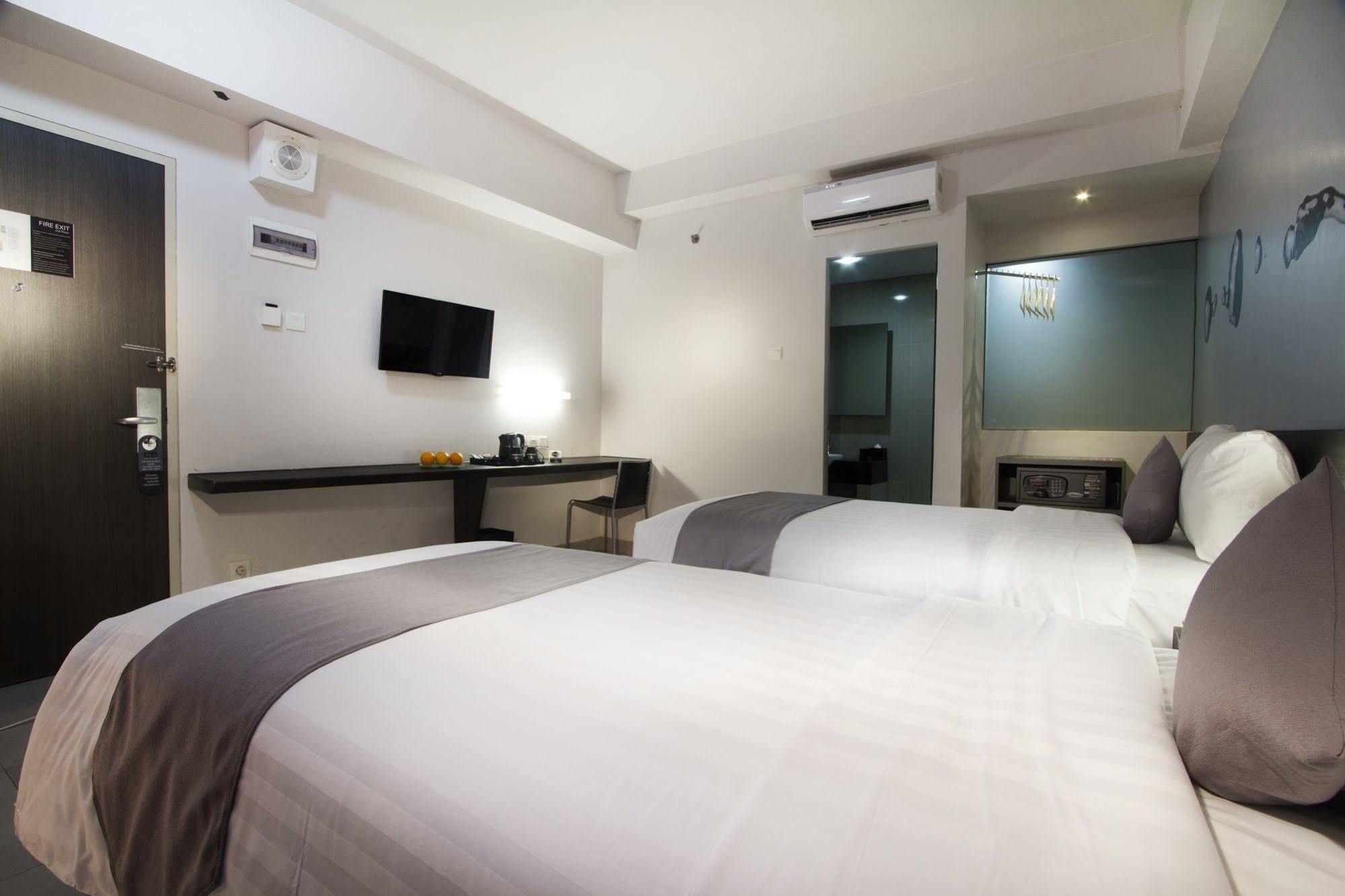 Hotel Neo Tendean By Aston