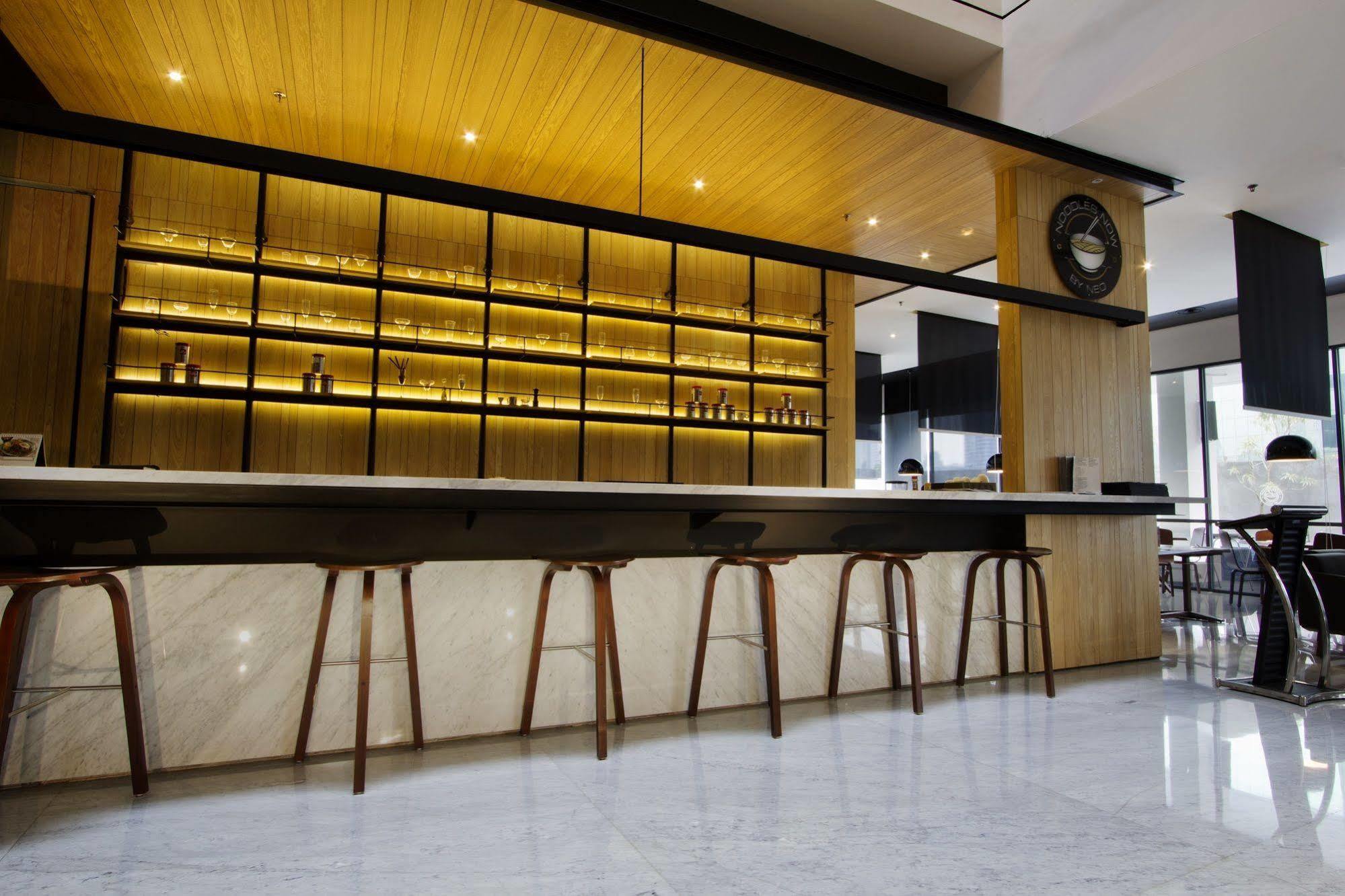 Hotel Neo Tendean By Aston 3*