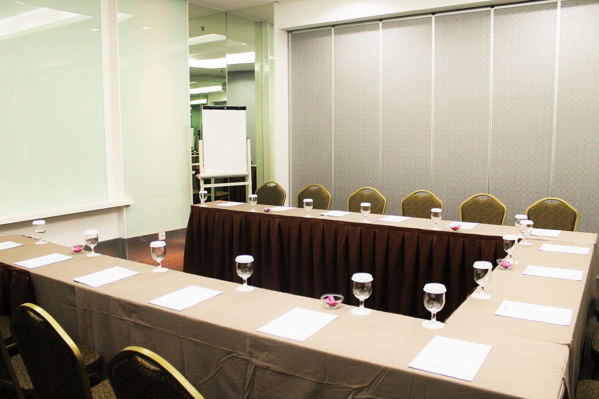 Hotel Brits Puri Indah 3*