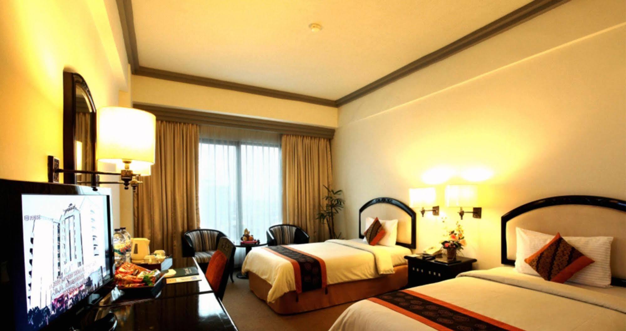 Maxwell Jakarta