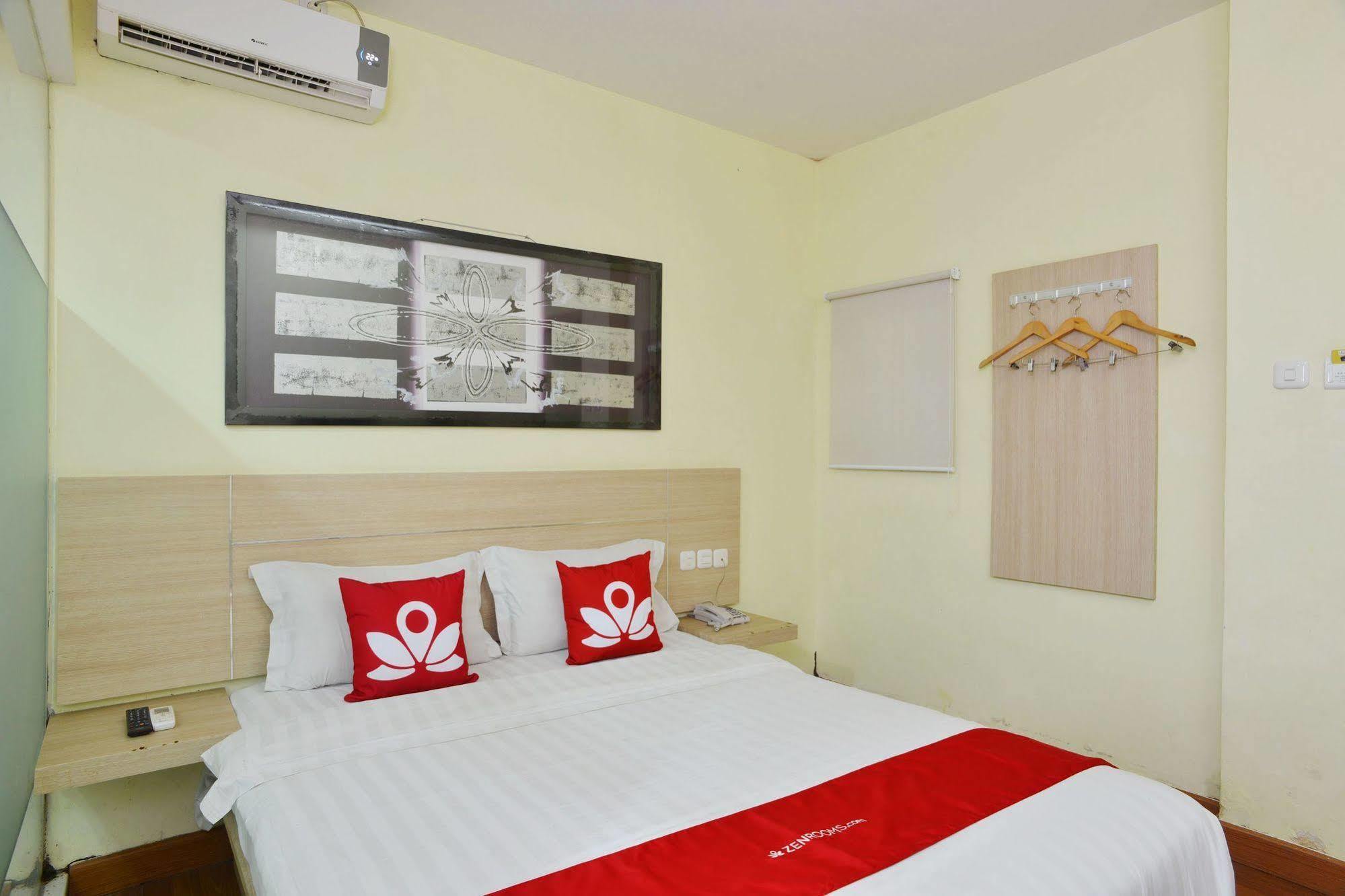 Zen Rujia Pecenongan Hotel