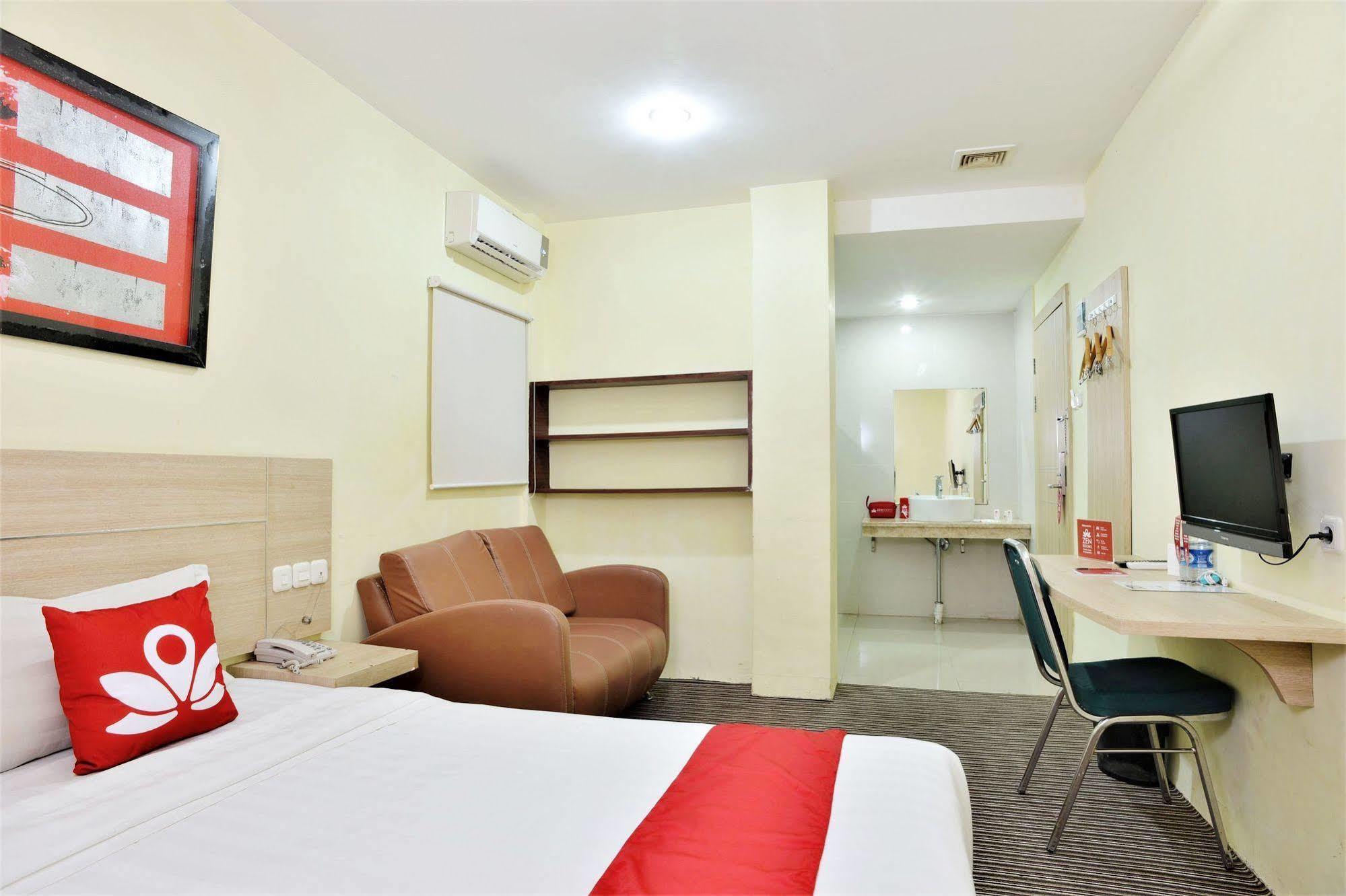 Zen Rujia Pecenongan Hotel
