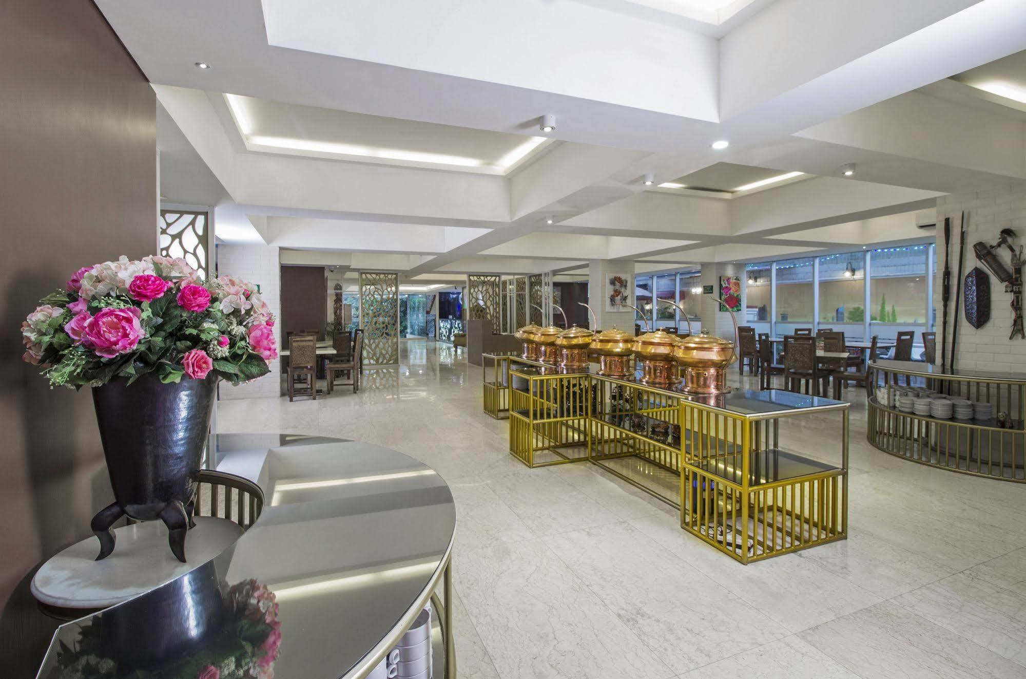 Hotel Reddoorz Premium @ Thamrin Kebon Sirih Jakarta