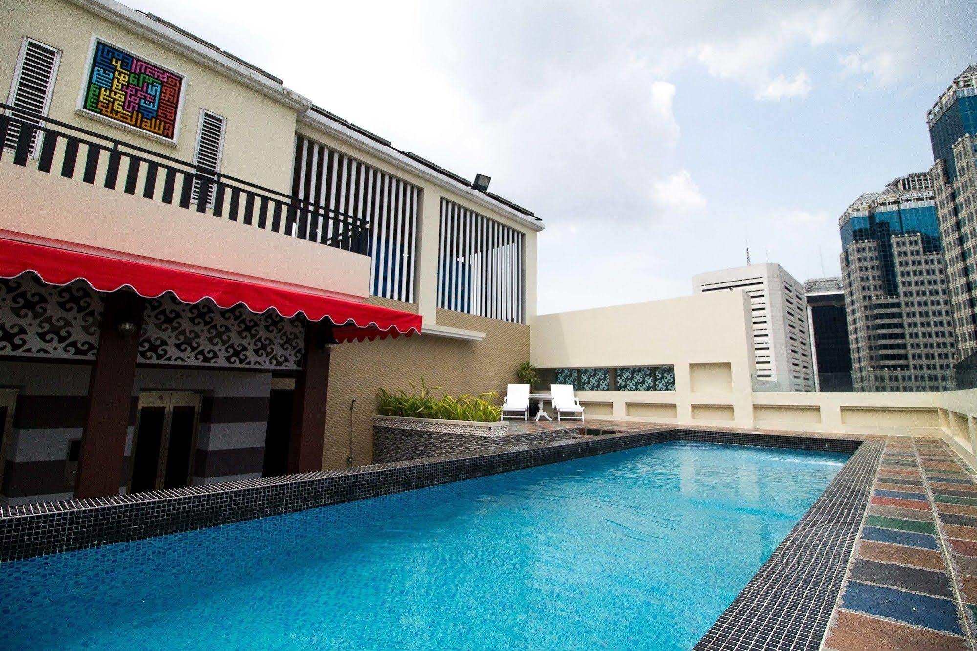 Hotel Reddoorz Premium @ Thamrin Kebon Sirih 4*