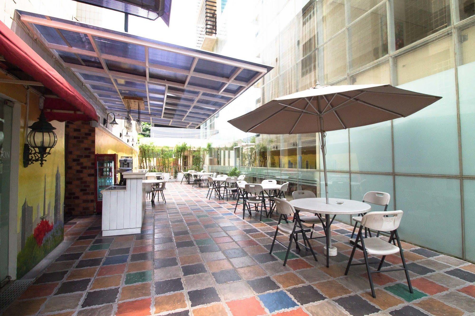 Reddoorz Premium @ Thamrin Kebon Sirih