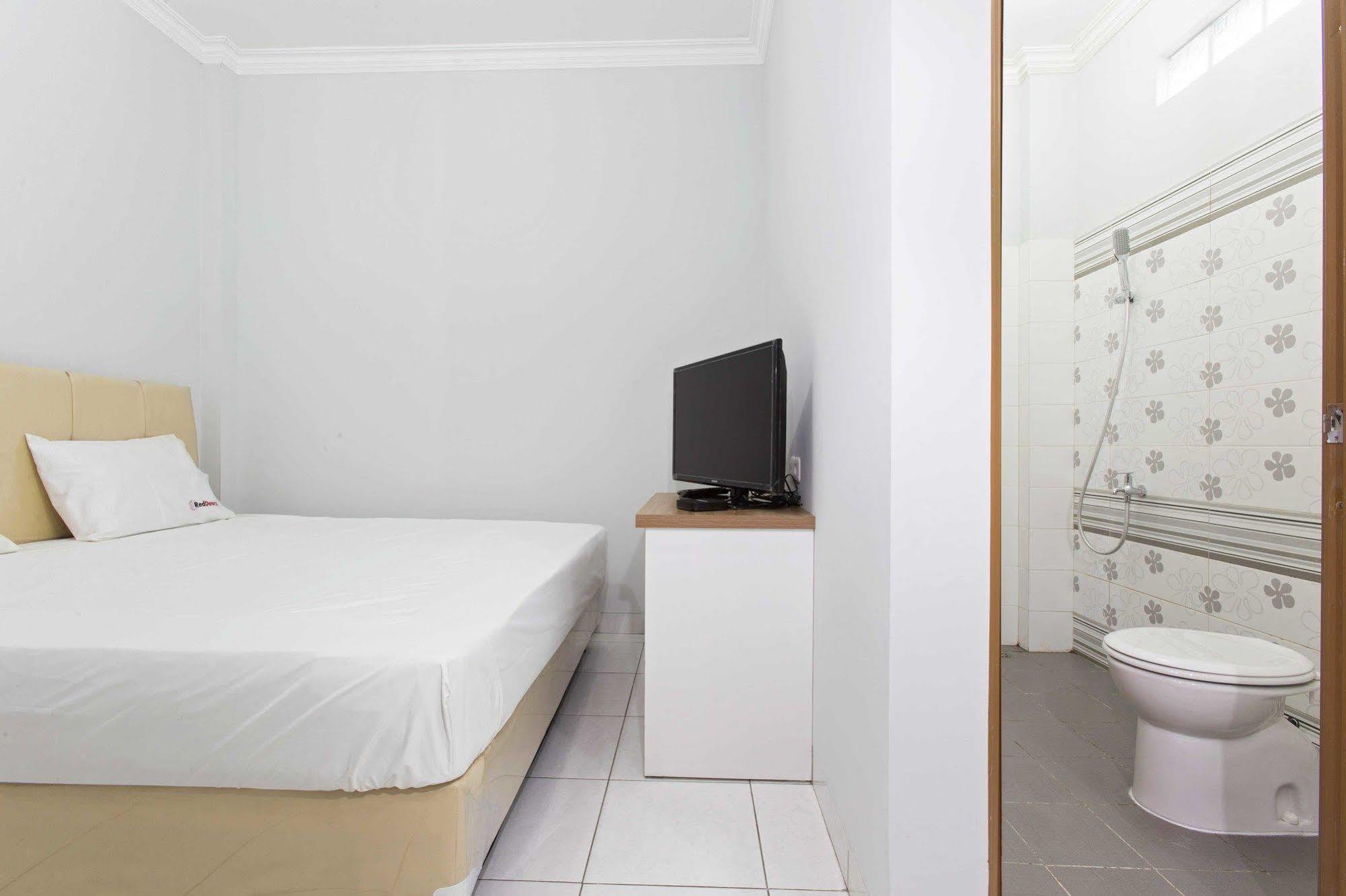 Reddoorz Near Percetakan Negara Guest house Jakarta