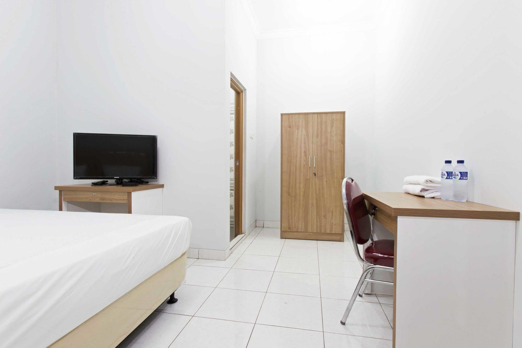 Reddoorz Near Percetakan Negara 2* Jakarta