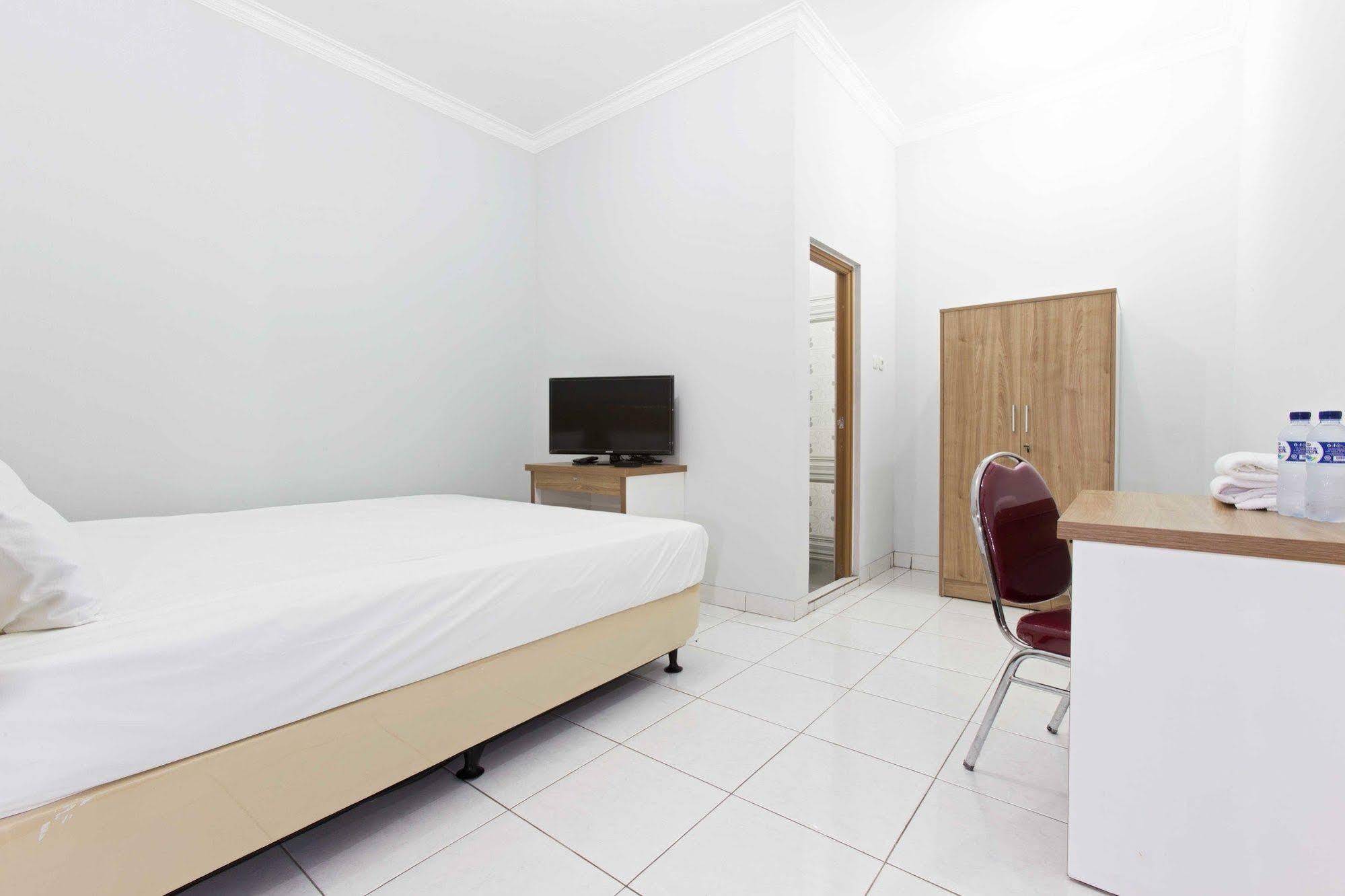 Reddoorz Near Percetakan Negara Guest house