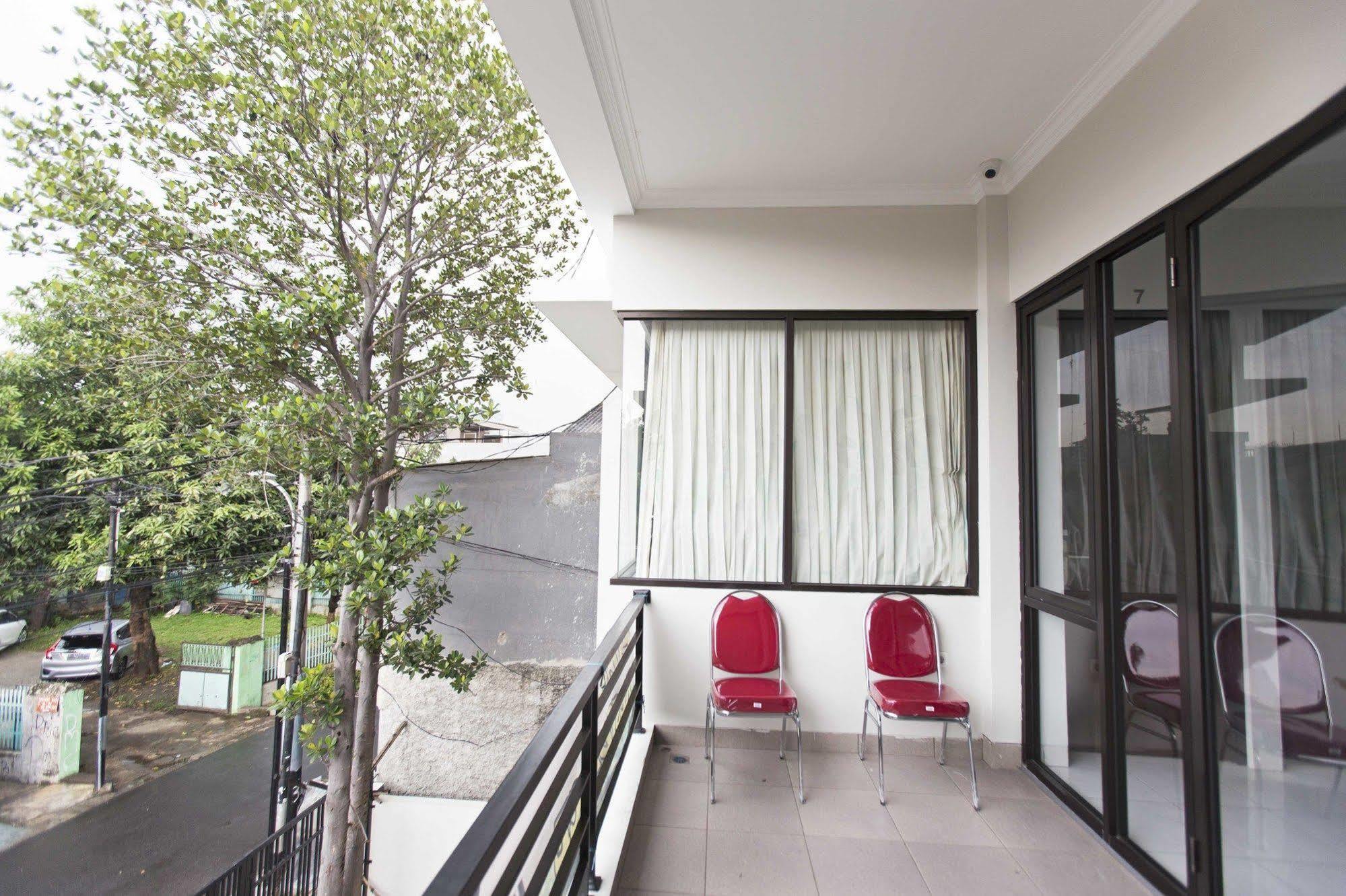 Reddoorz Near Percetakan Negara Guest house