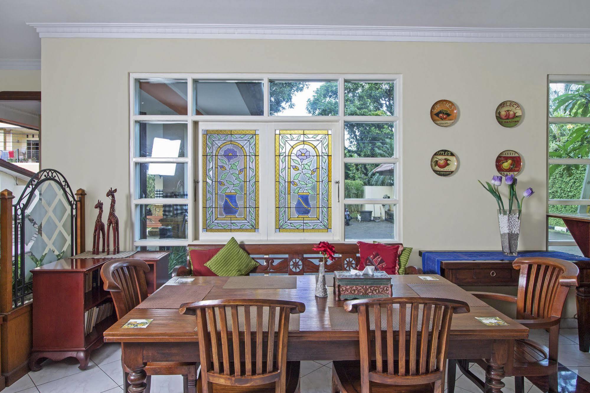 Guest house Reddoorz @ Pejaten Raya Jakarta