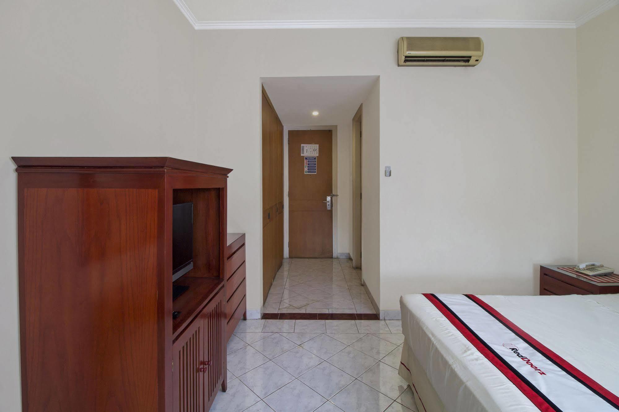 Guest house Reddoorz @ Pejaten Raya 2*