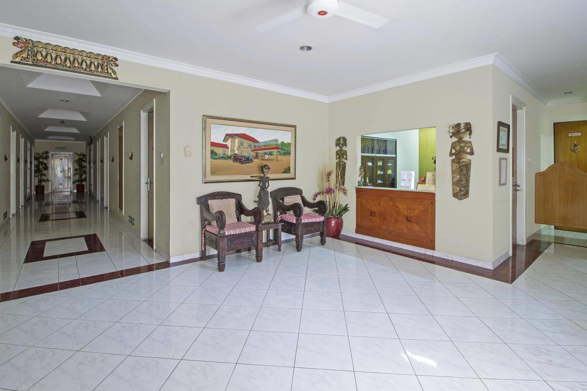 Reddoorz @ Pejaten Raya Guest house 2*