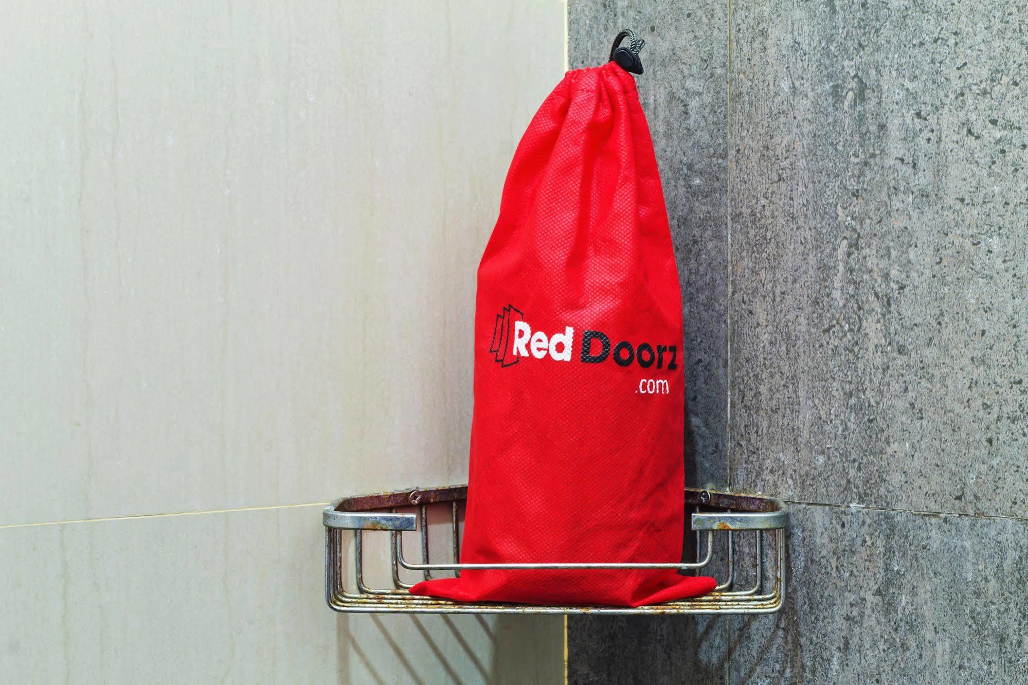 Reddoorz Near Kelapa Dua Kebon Jeruk 3*