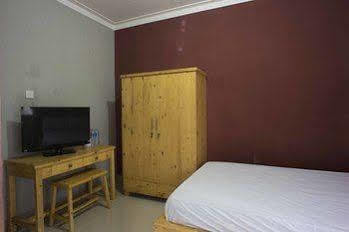 Reddoorz Near Kelapa Dua Kebon Jeruk Hotel Jakarta