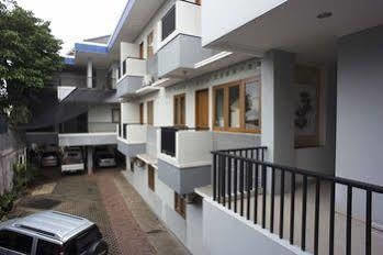 Reddoorz Near Kelapa Dua Kebon Jeruk Hotel