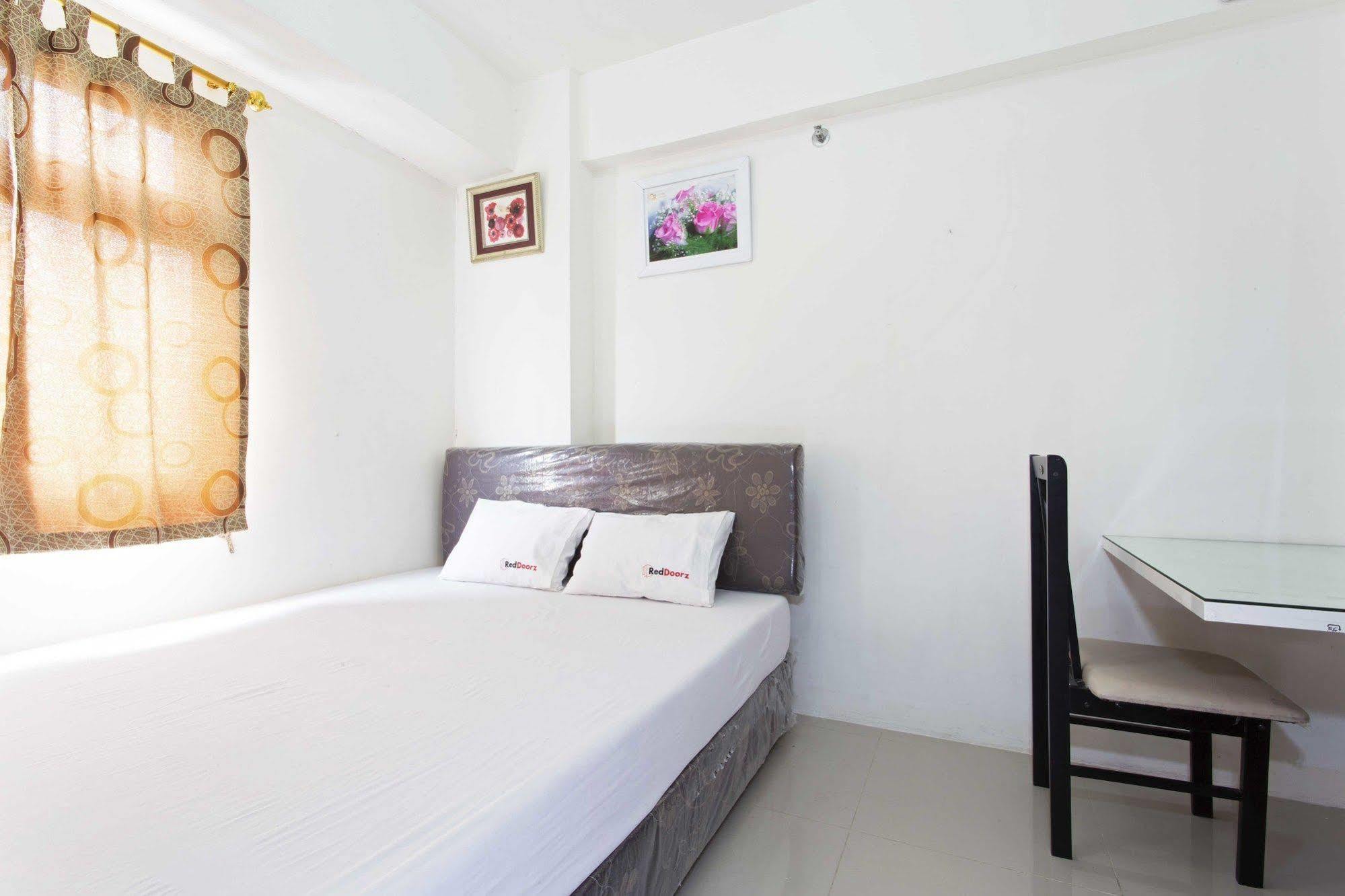Reddoorz @ Pramuka Guest house 2*