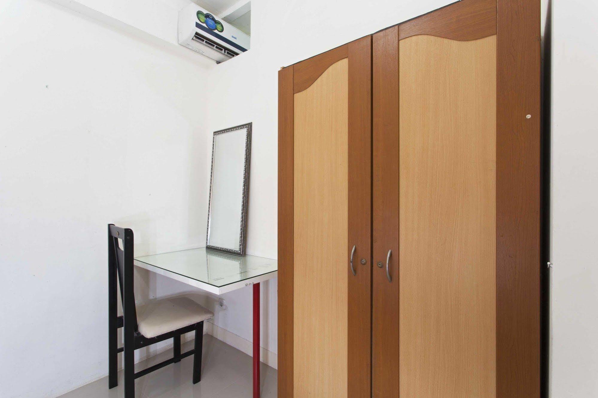 Reddoorz @ Pramuka Guest house Jakarta