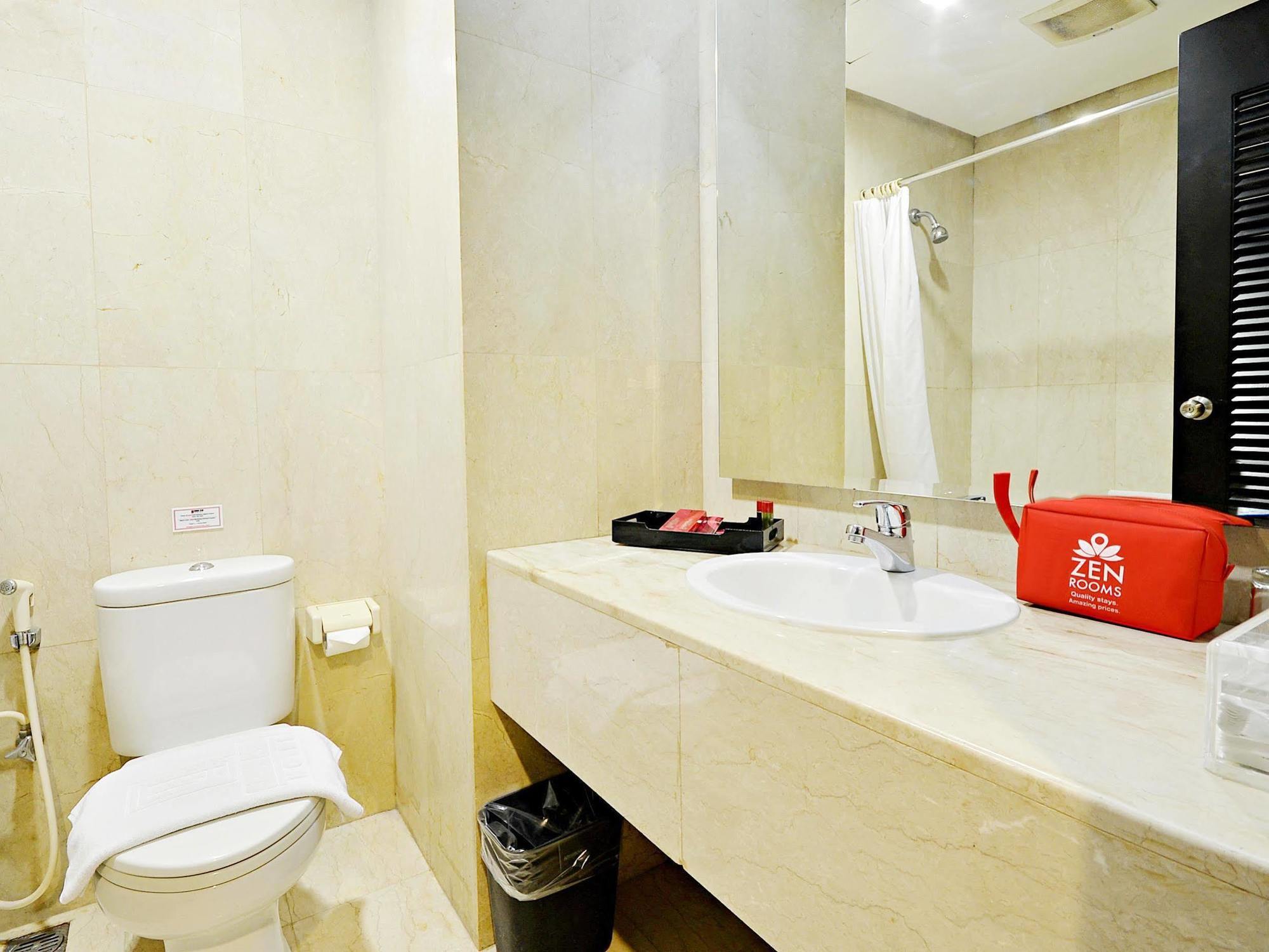 Zen Bandengan Selatan Hotel