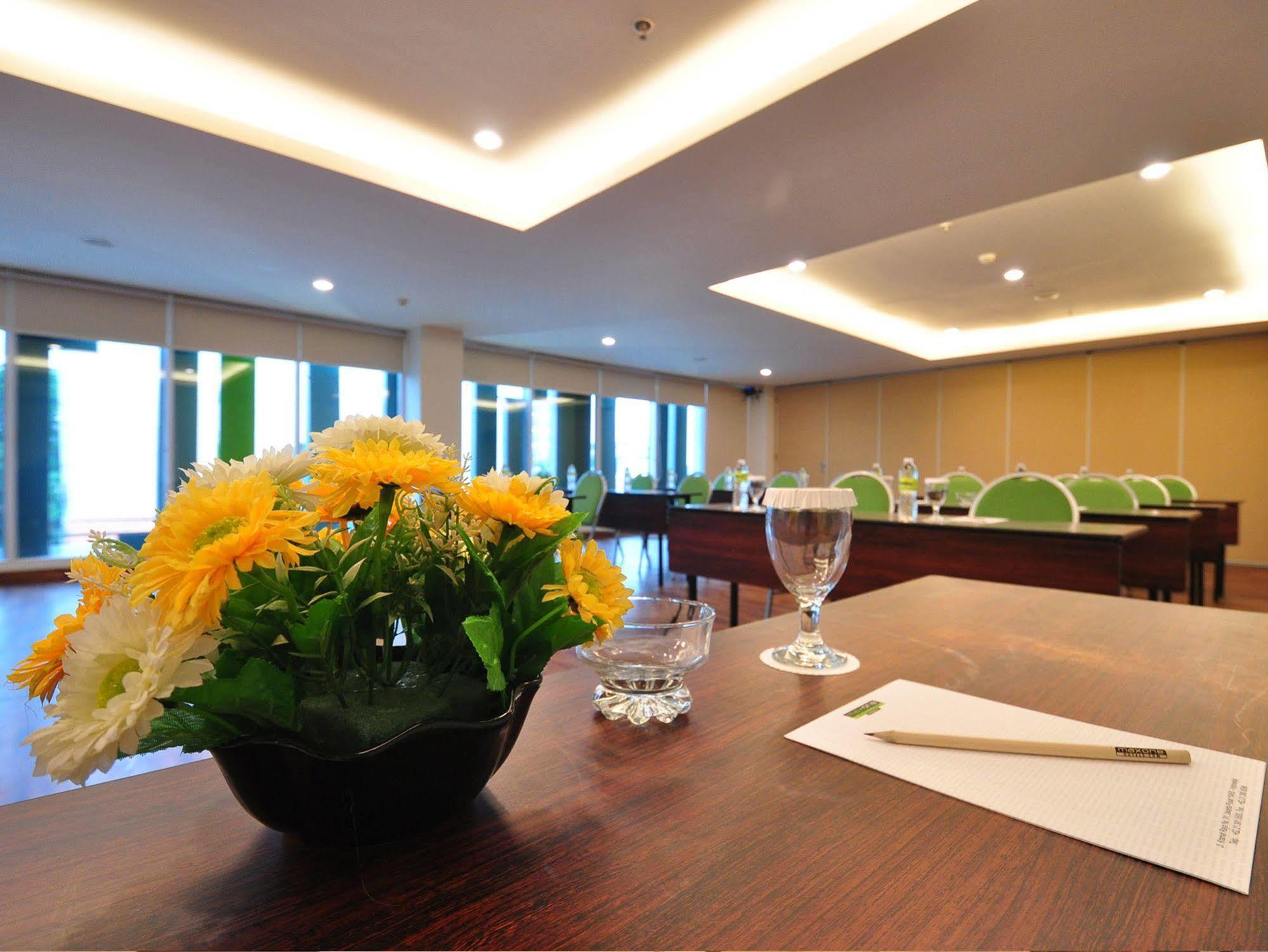 Maxonehotels.com At Kramat Jakarta