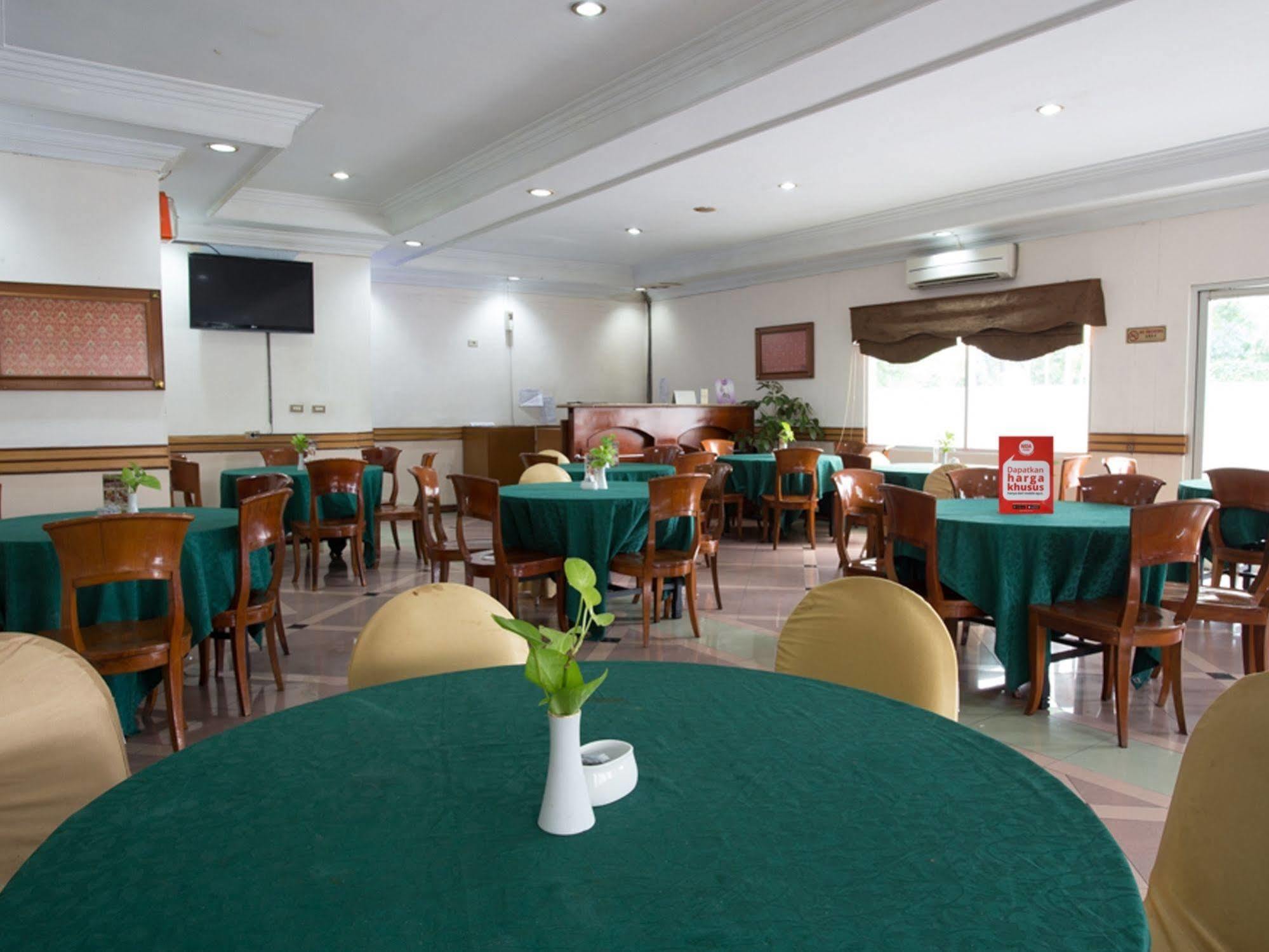 Puri Jaya Hotel *