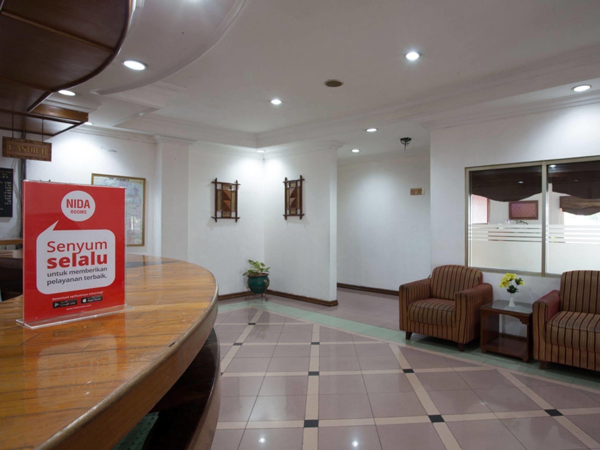 Puri Jaya Hotel *