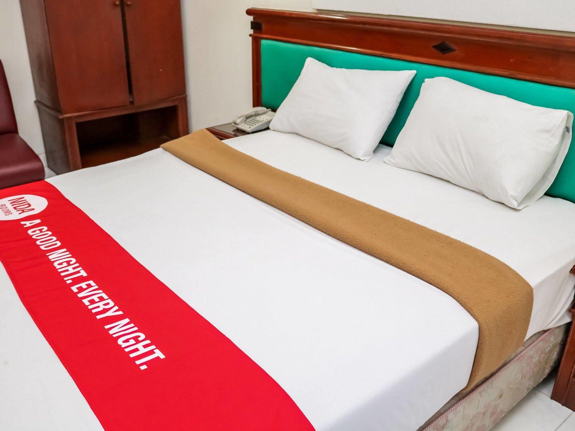 Puri Jaya Hotel *